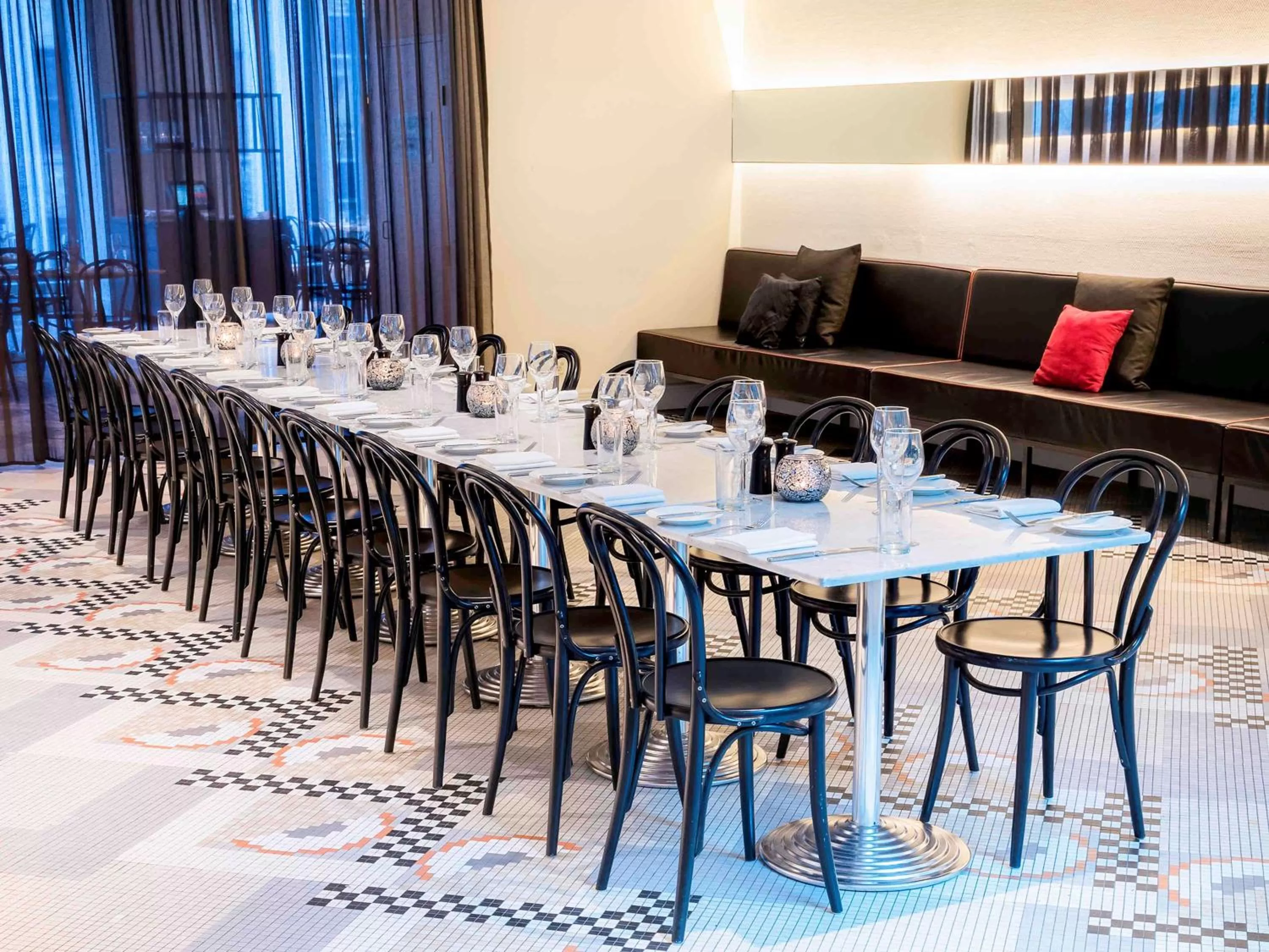 Restaurant/places to eat in Novotel Melbourne On Collins