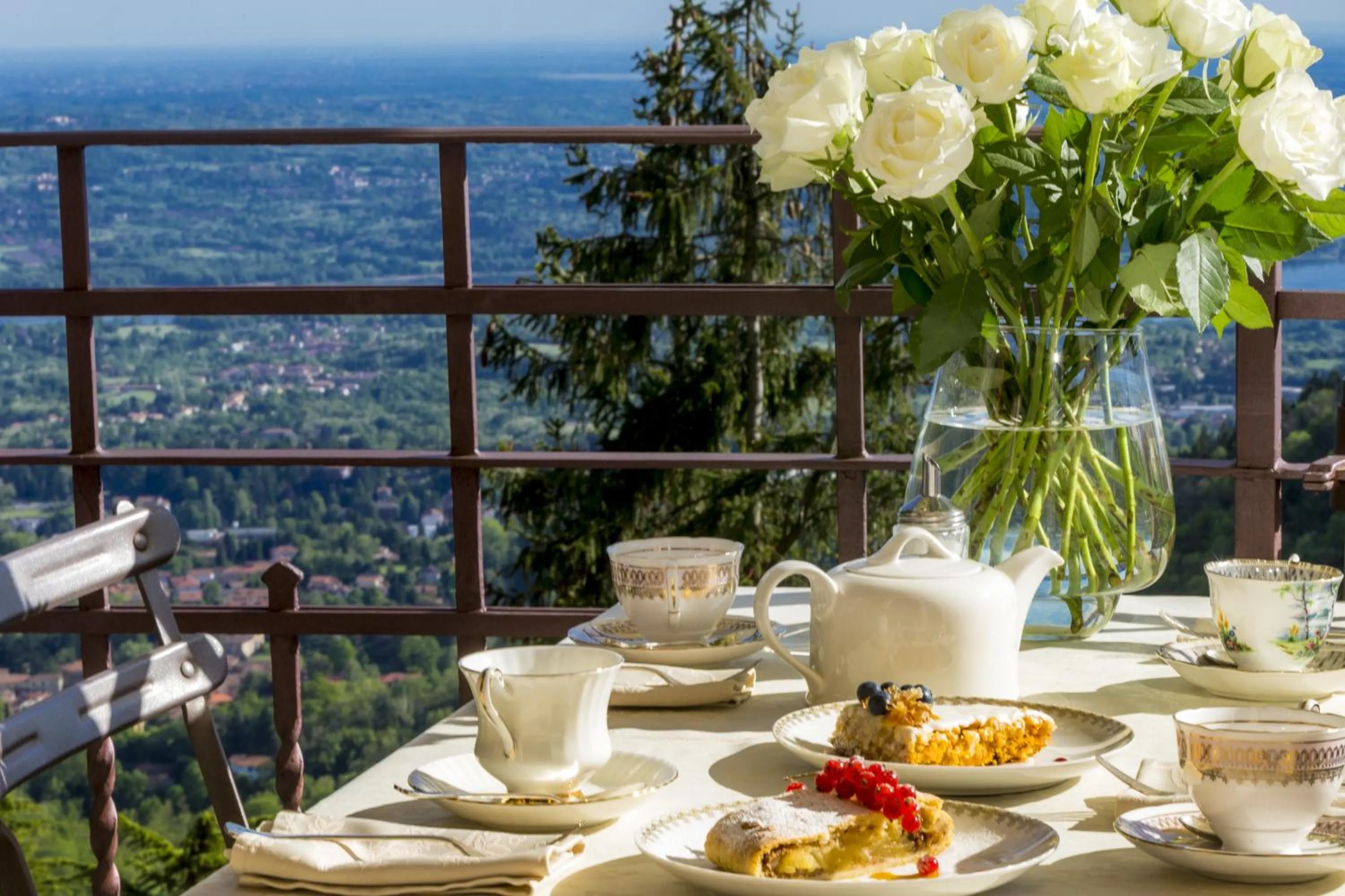 Restaurant/places to eat in Al Borducan Boutique Hotel