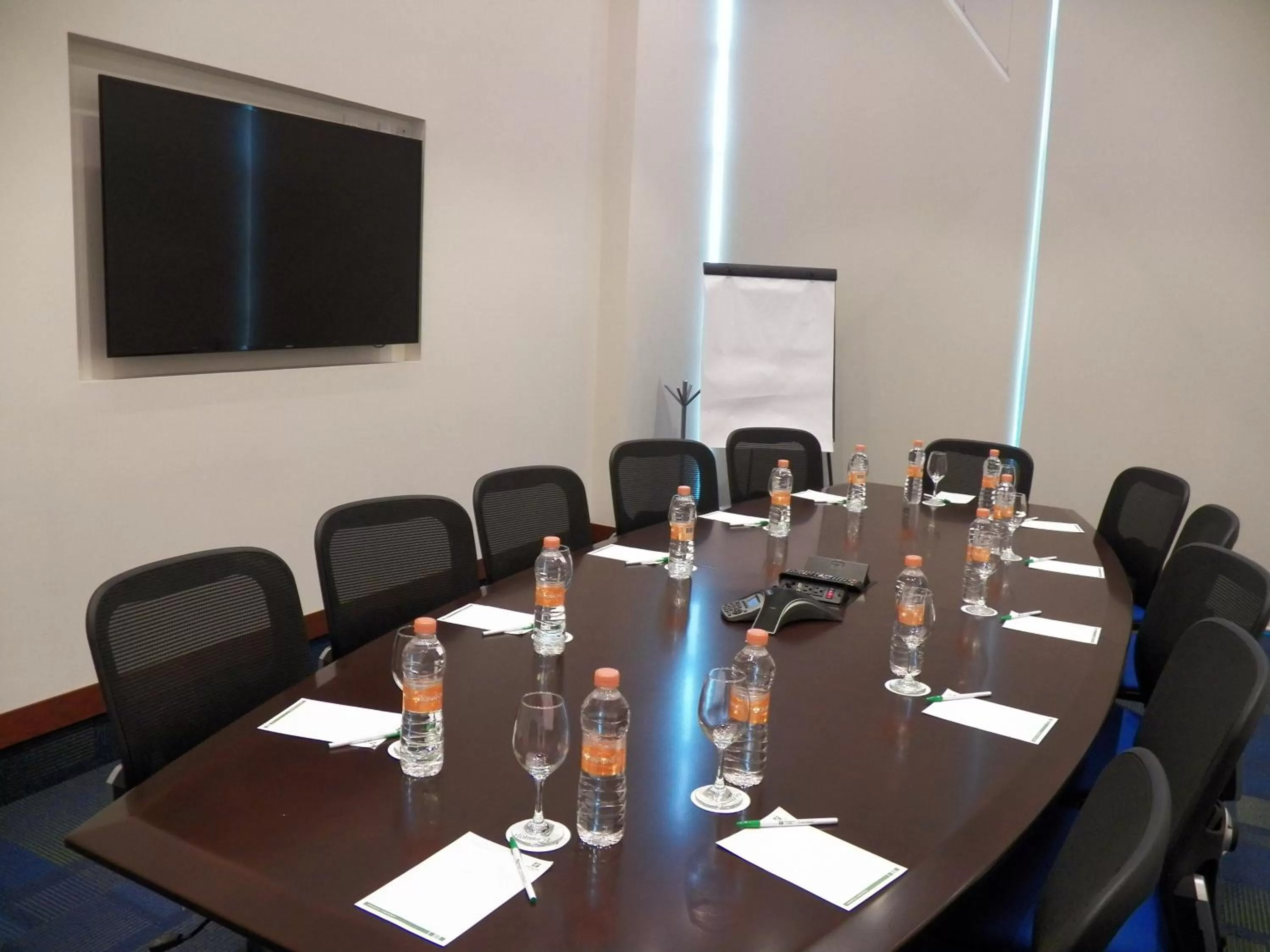 Meeting/conference room in Holiday Inn & Suites Plaza Mayor by IHG