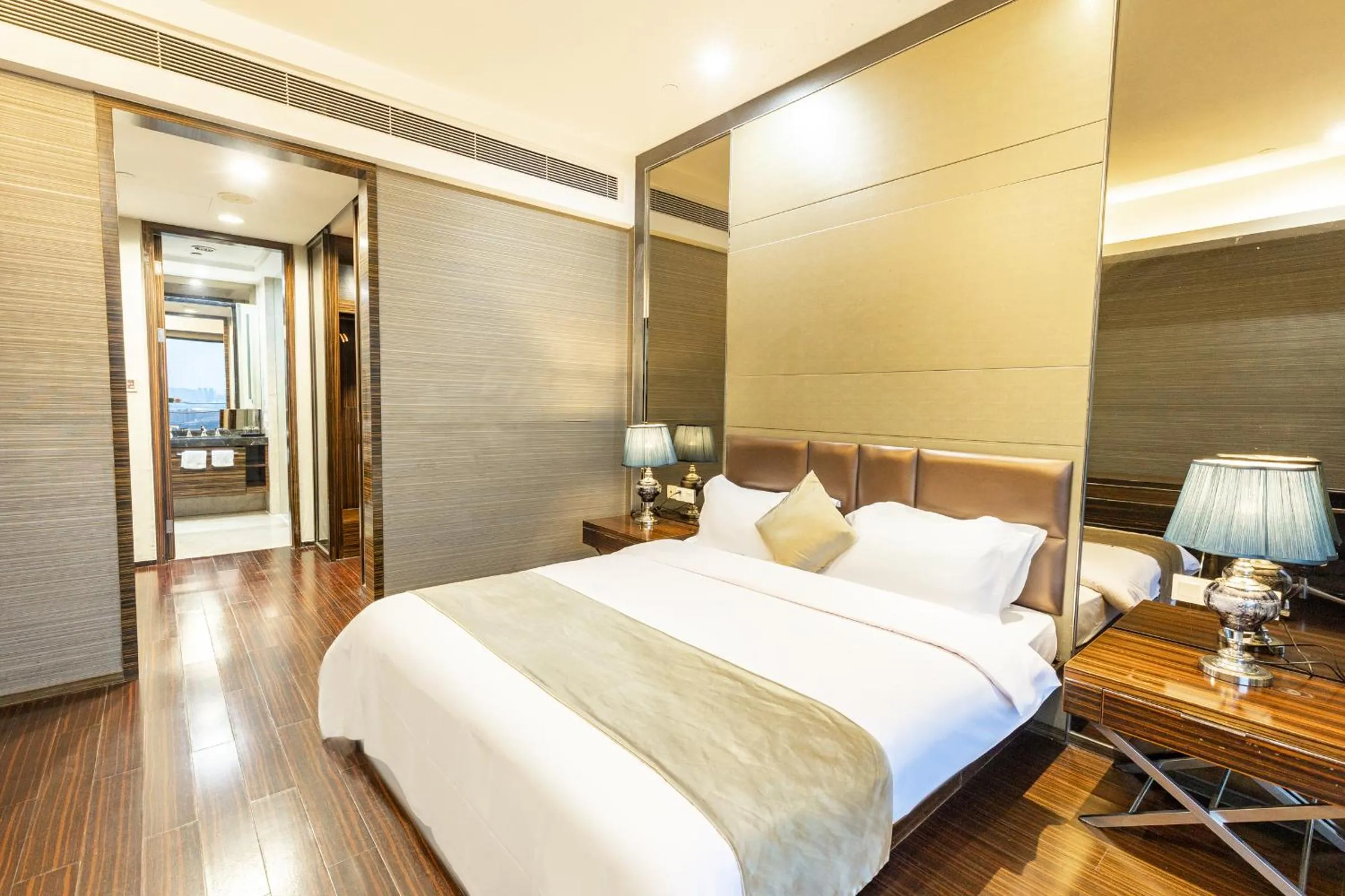 Bed in Guangzhou Xing Yi International Apartment - Poly World Branch