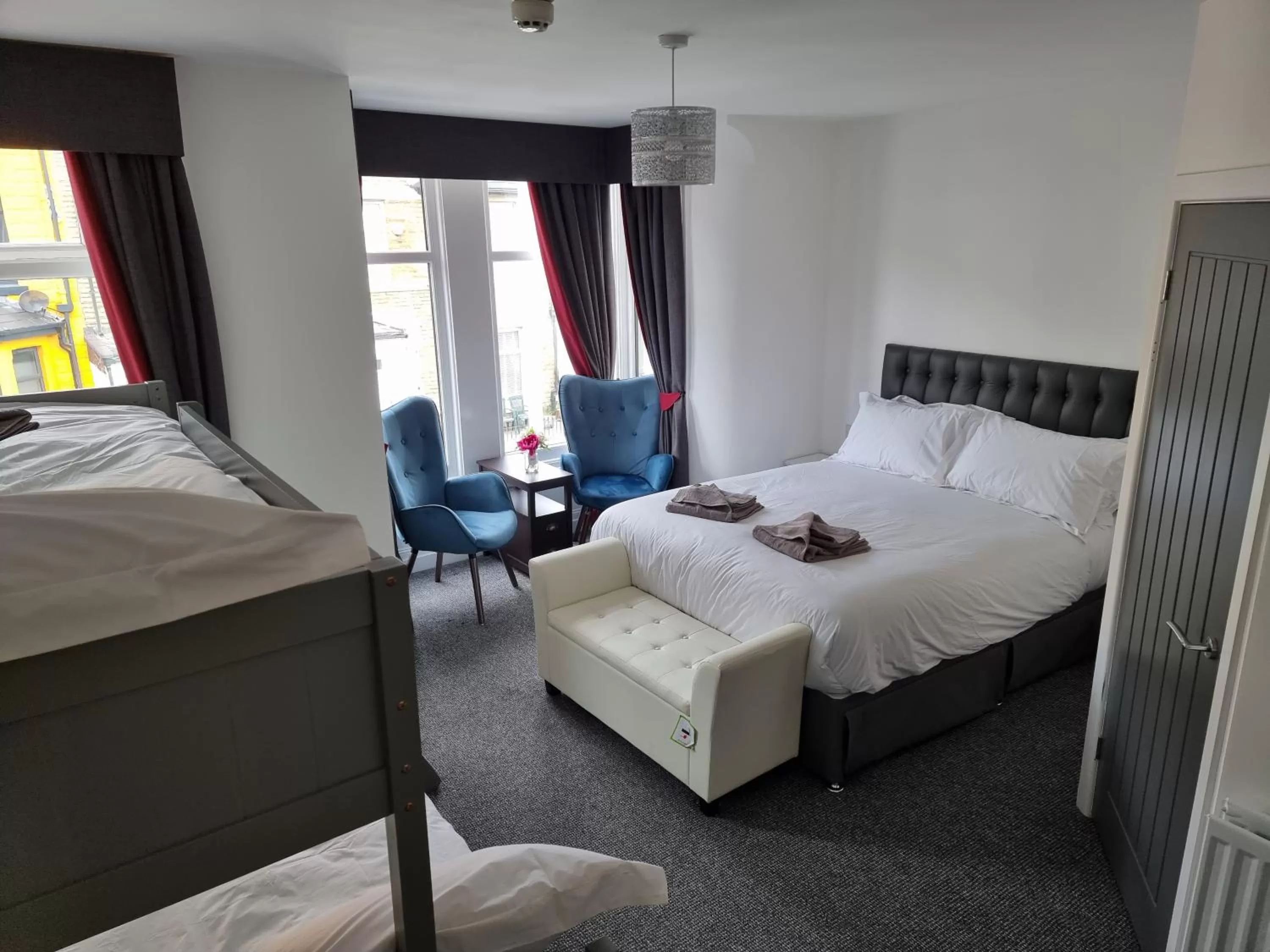 Photo of the whole room, Bed in Langley House Hotel