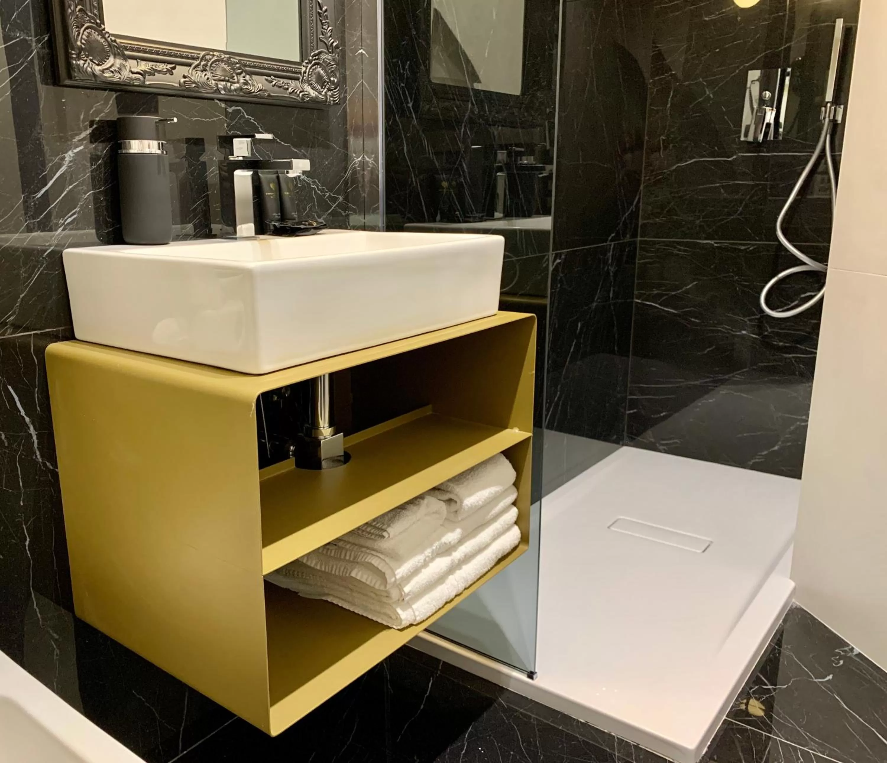 Bathroom in Toledo Boutique Rooms