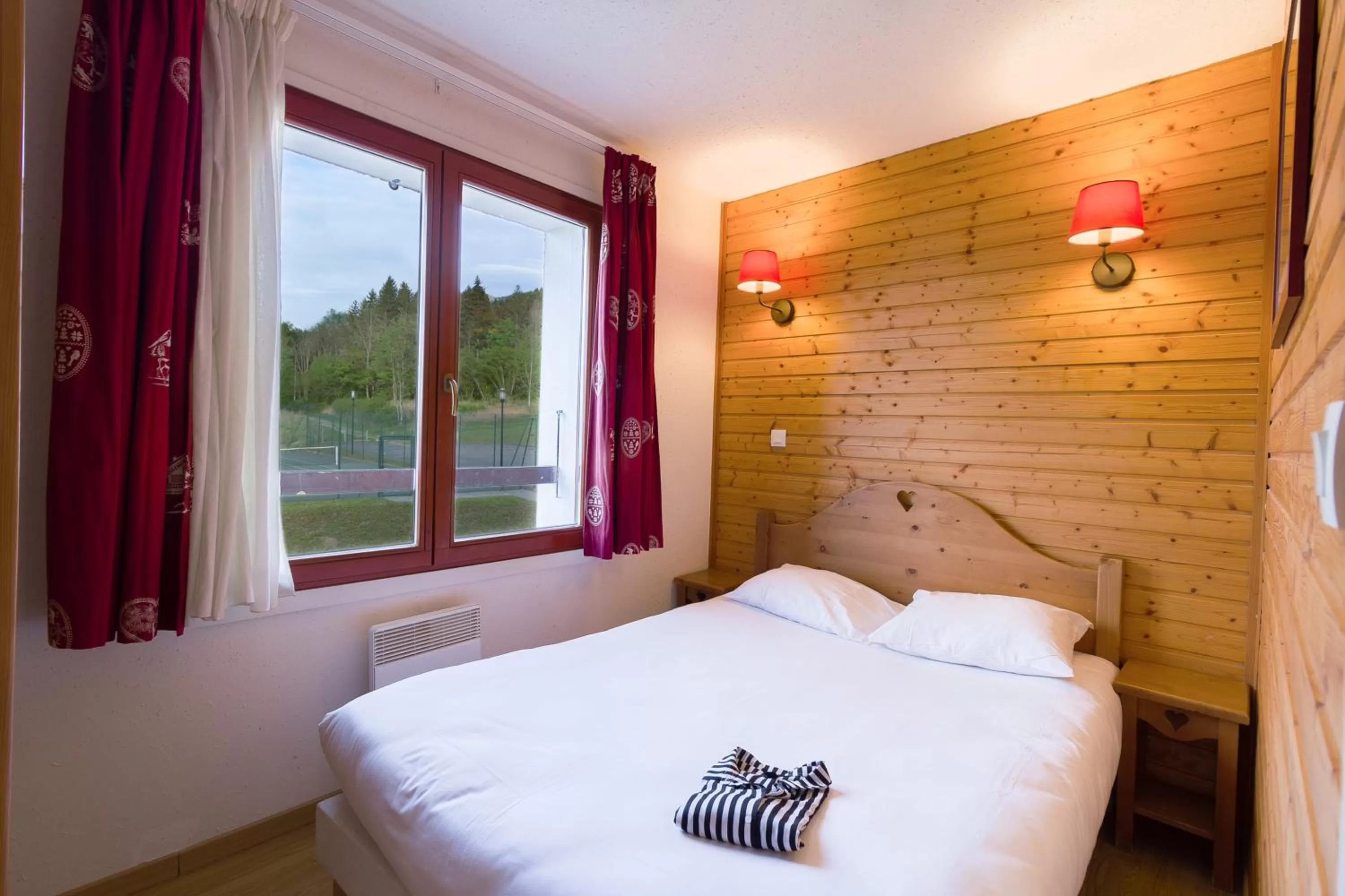 Bedroom, Bed in Garden & City Evian - Lugrin