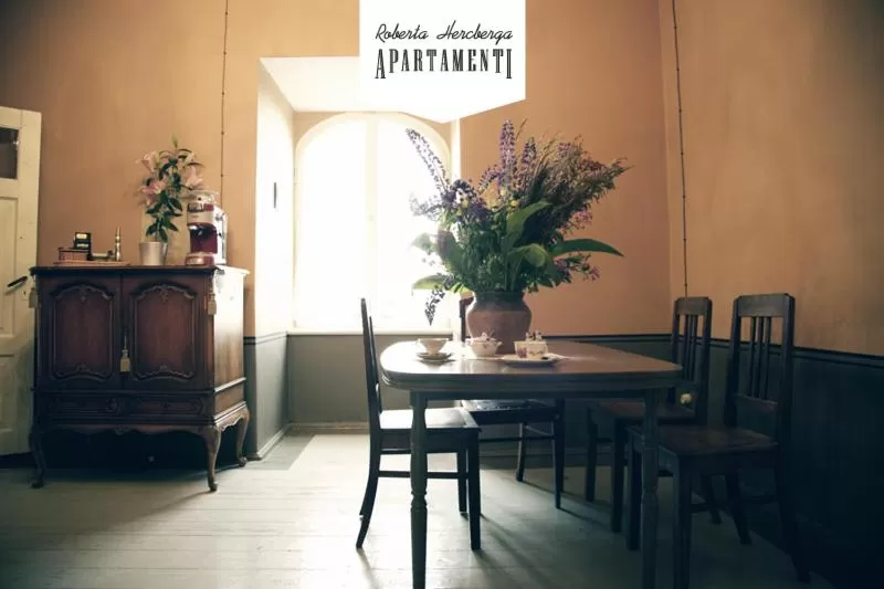 Dining Area in Roberta Hercberga Apartamenti