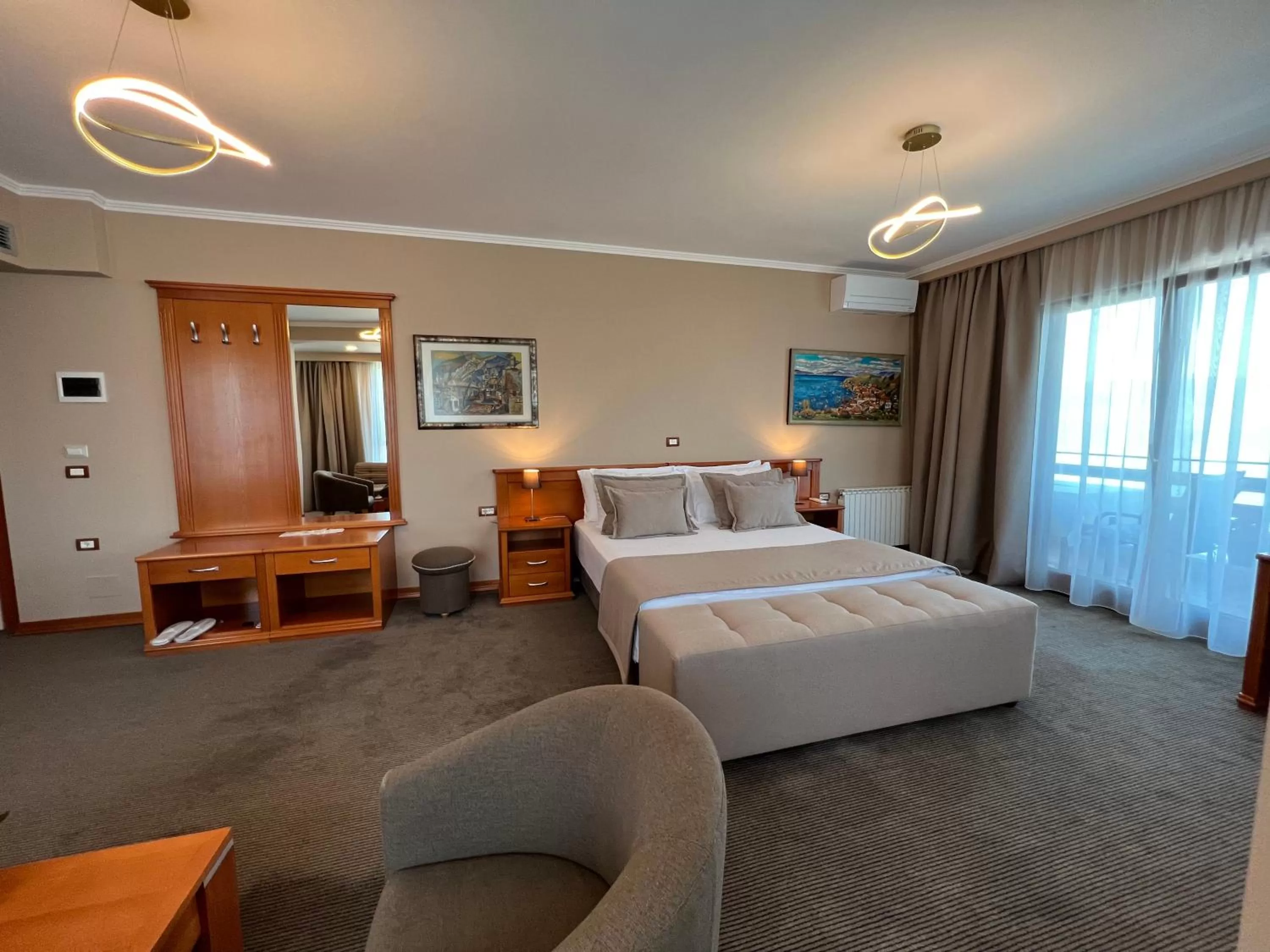 Photo of the whole room in Hotel Millennium