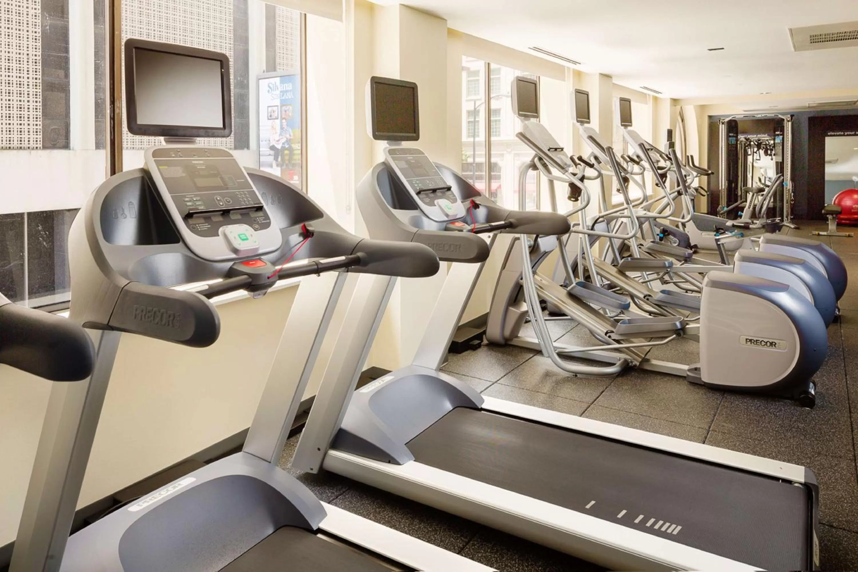 Fitness centre/facilities in Hampton Inn & Suites Dallas Downtown