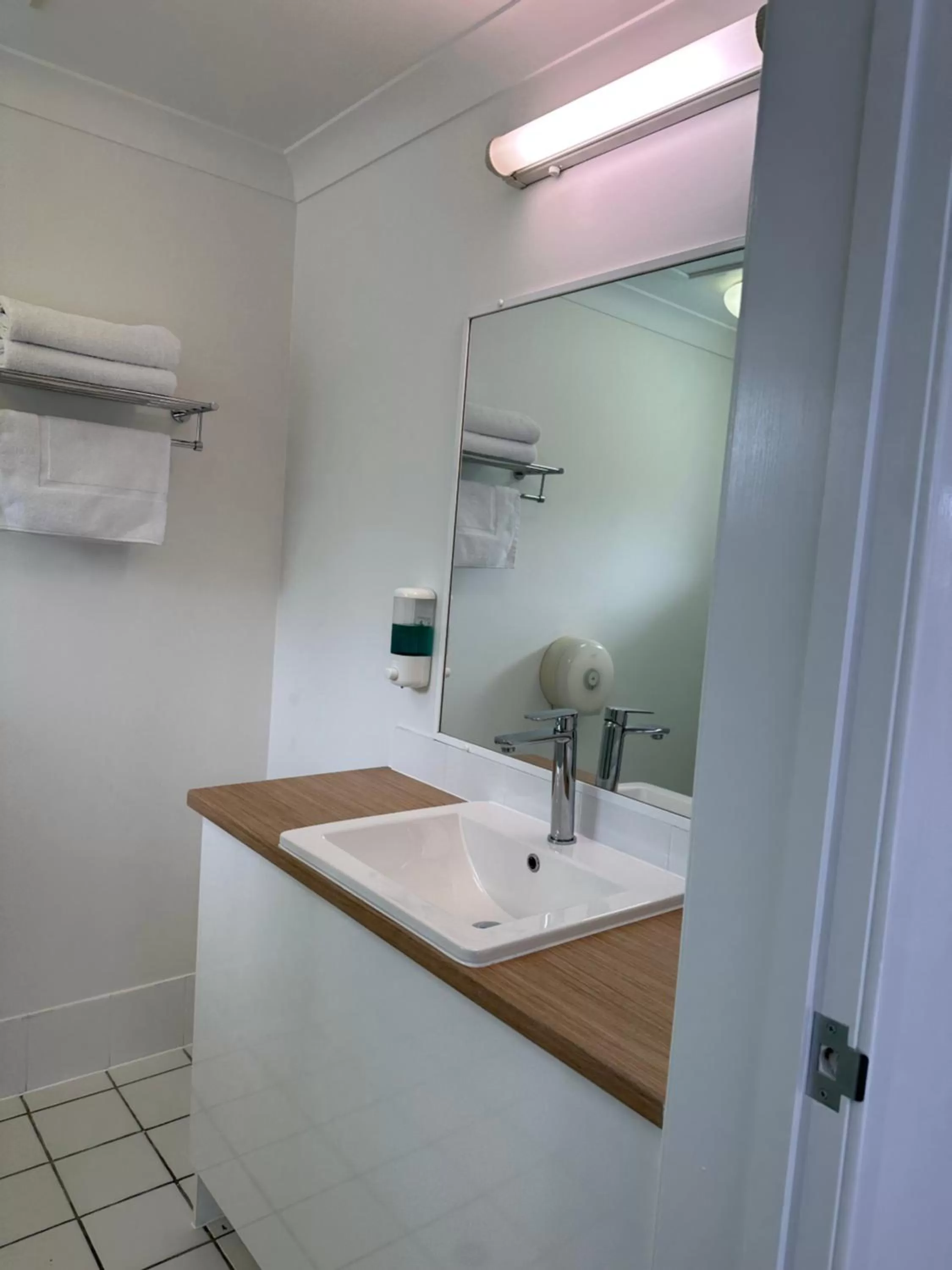 Bathroom in Logan City Motor Inn