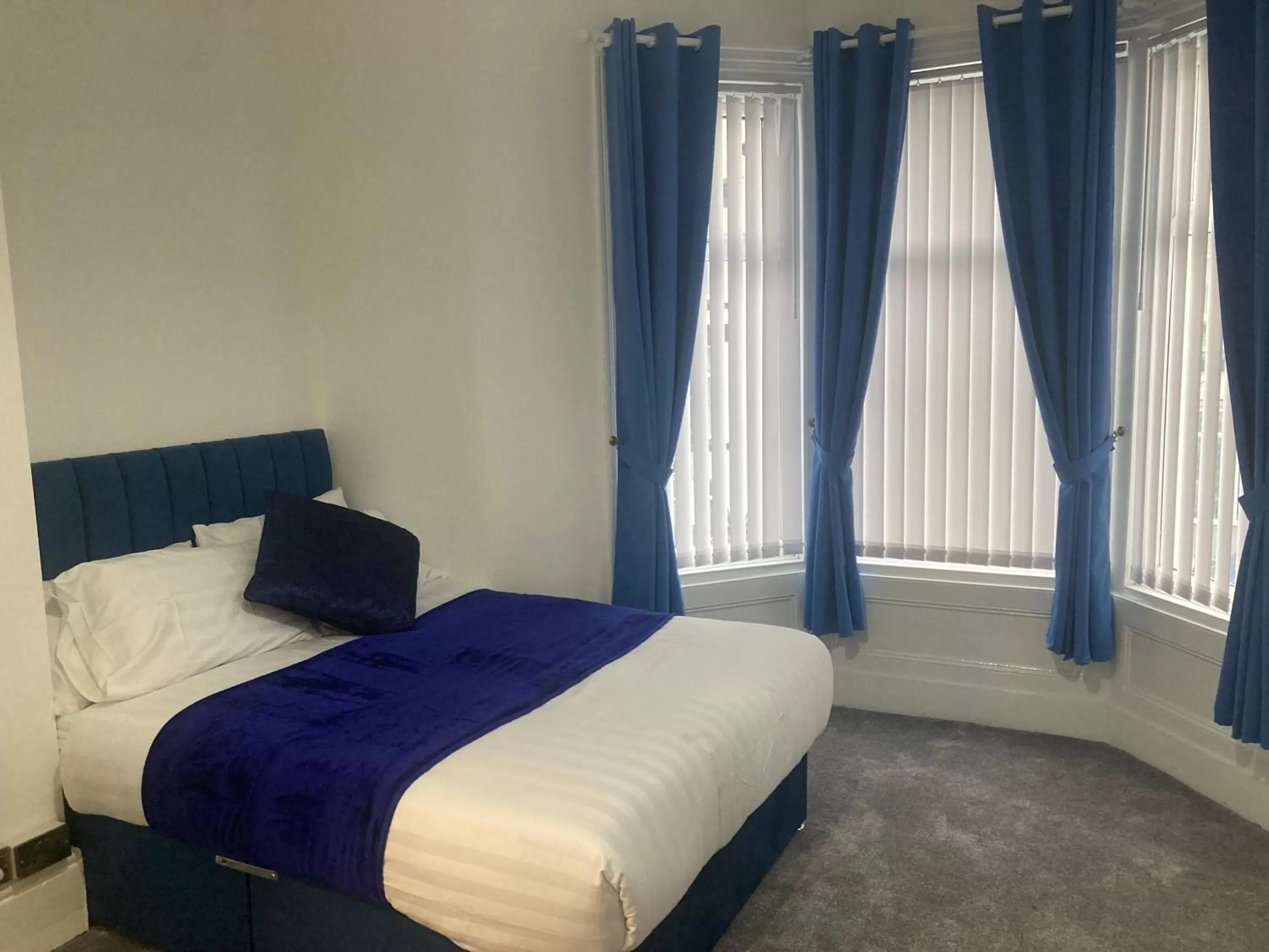 Photo of the whole room, Bed in The New Apollo Hotel