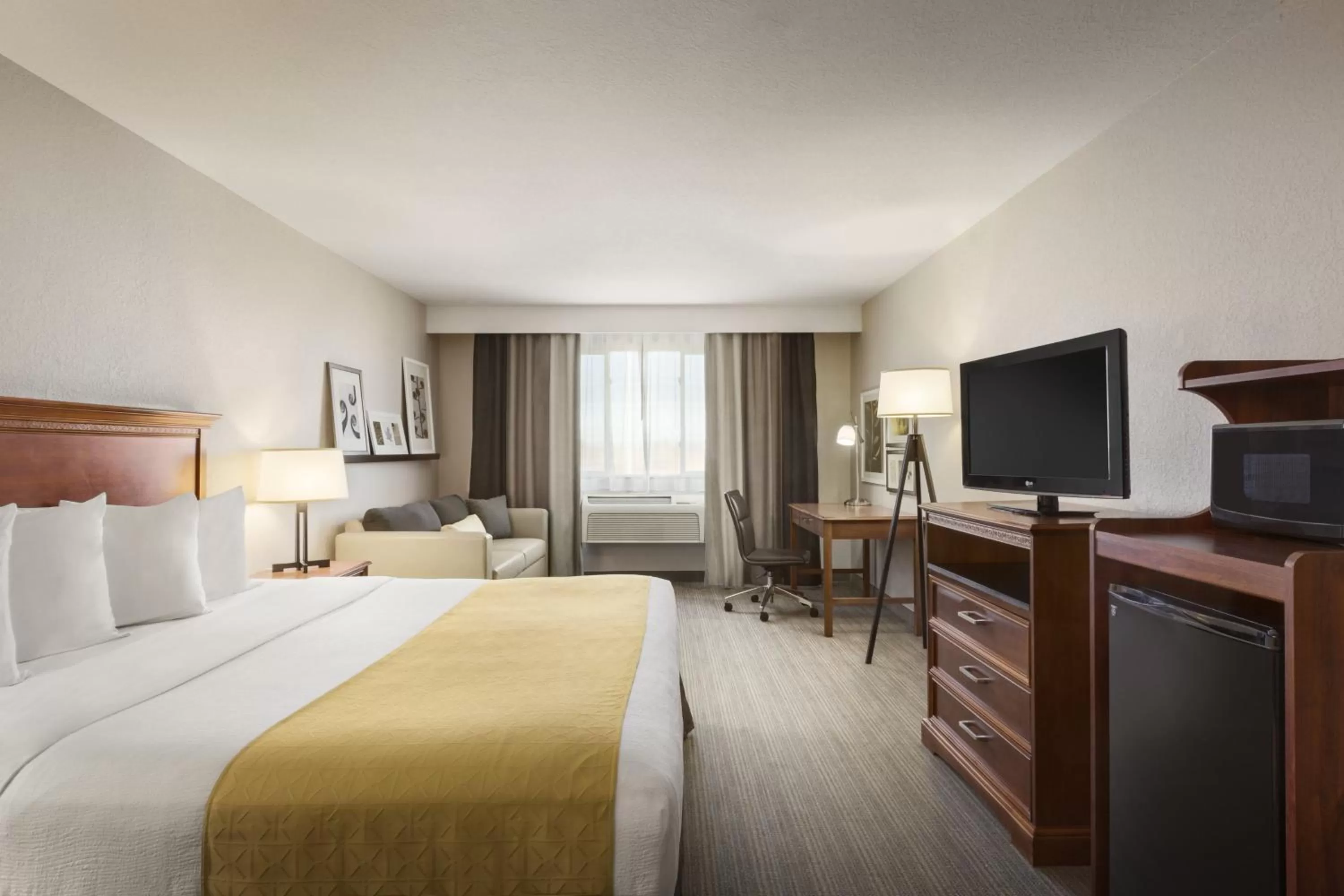 Photo of the whole room, Bed in Country Inn & Suites by Radisson, Sidney, NE