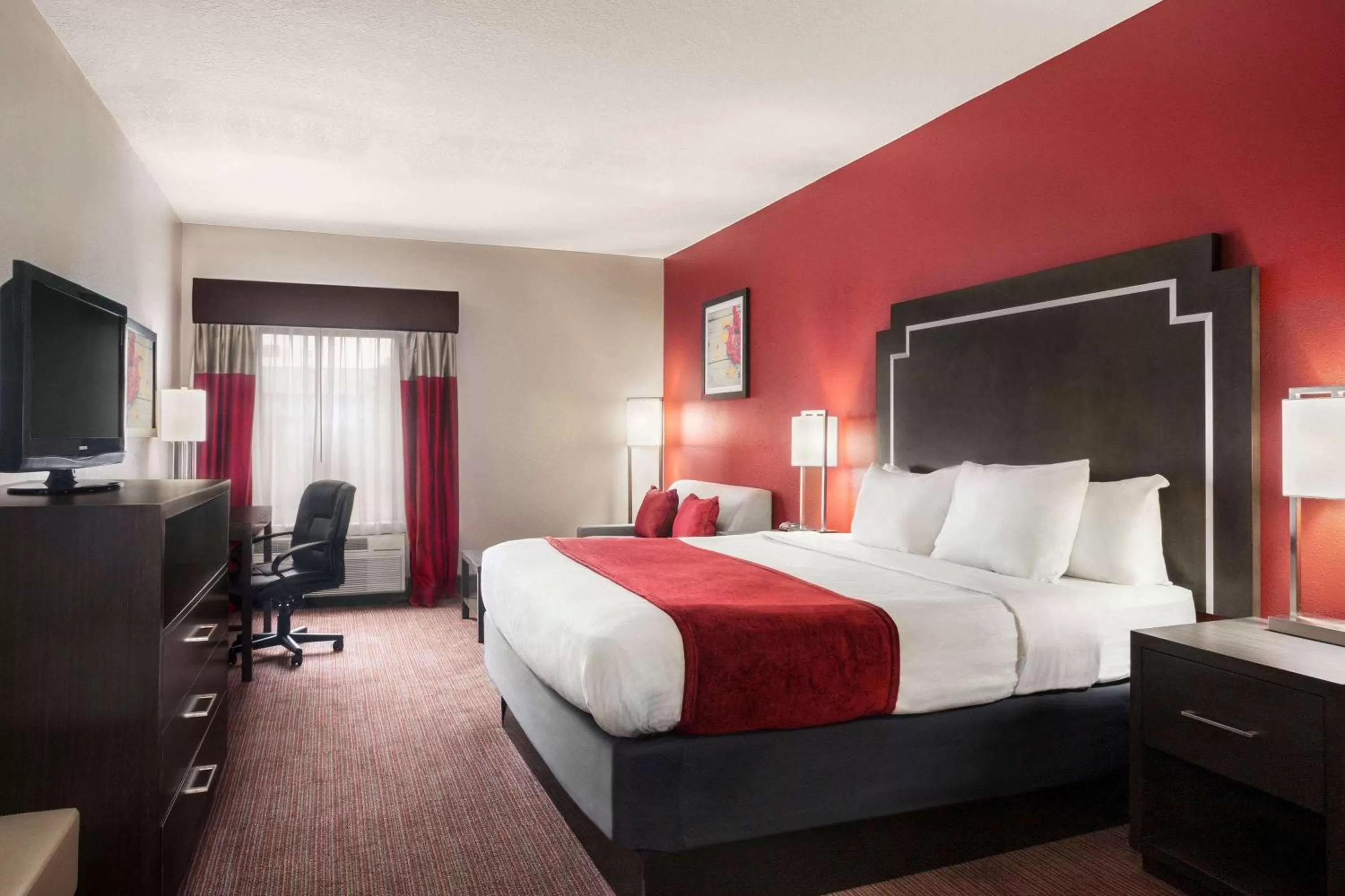 Photo of the whole room, Bed in Days Inn & Suites by Wyndham Murfreesboro