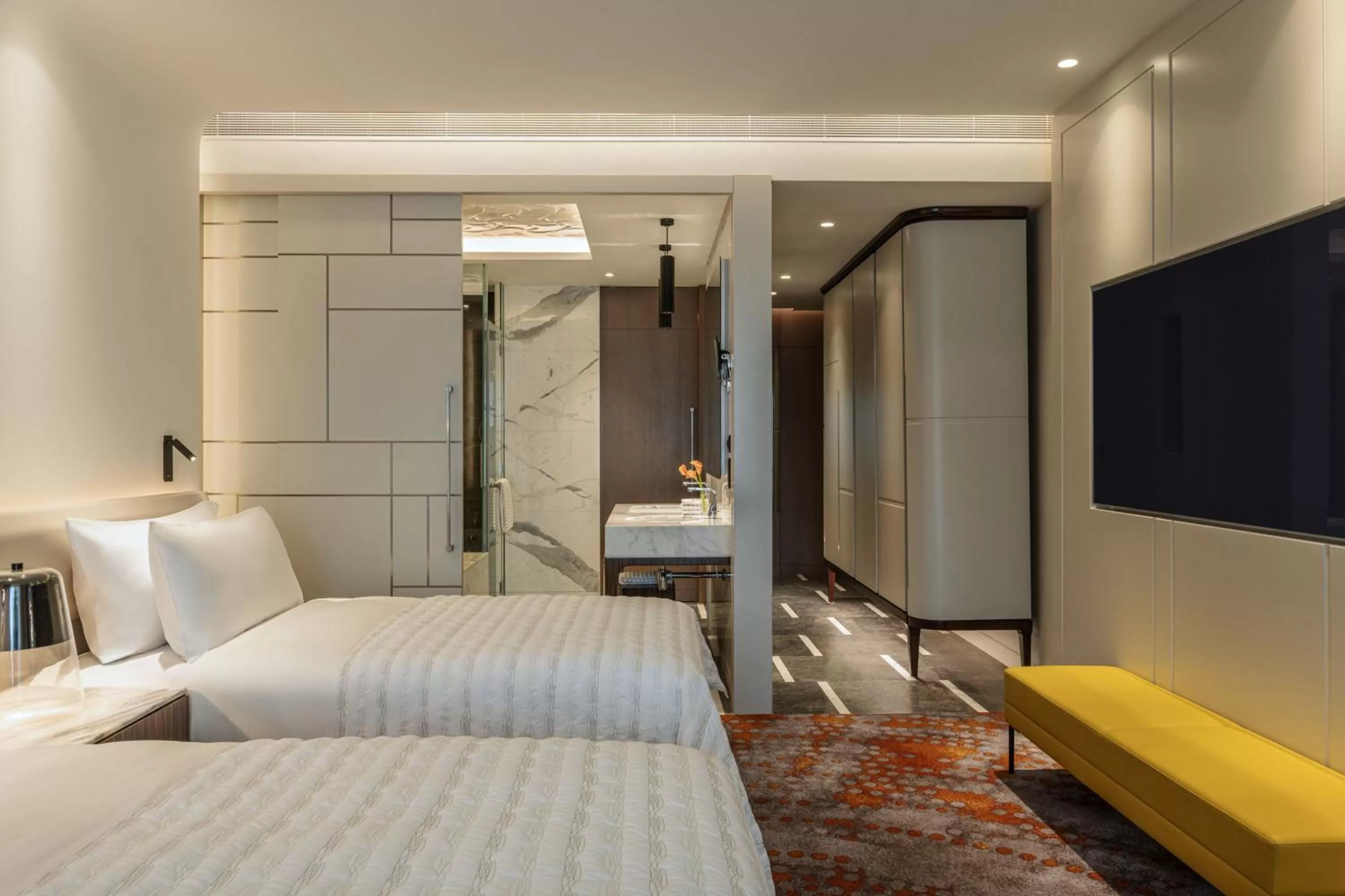 Photo of the whole room, Bed in Le Royal Méridien Place Vendôme Lusail