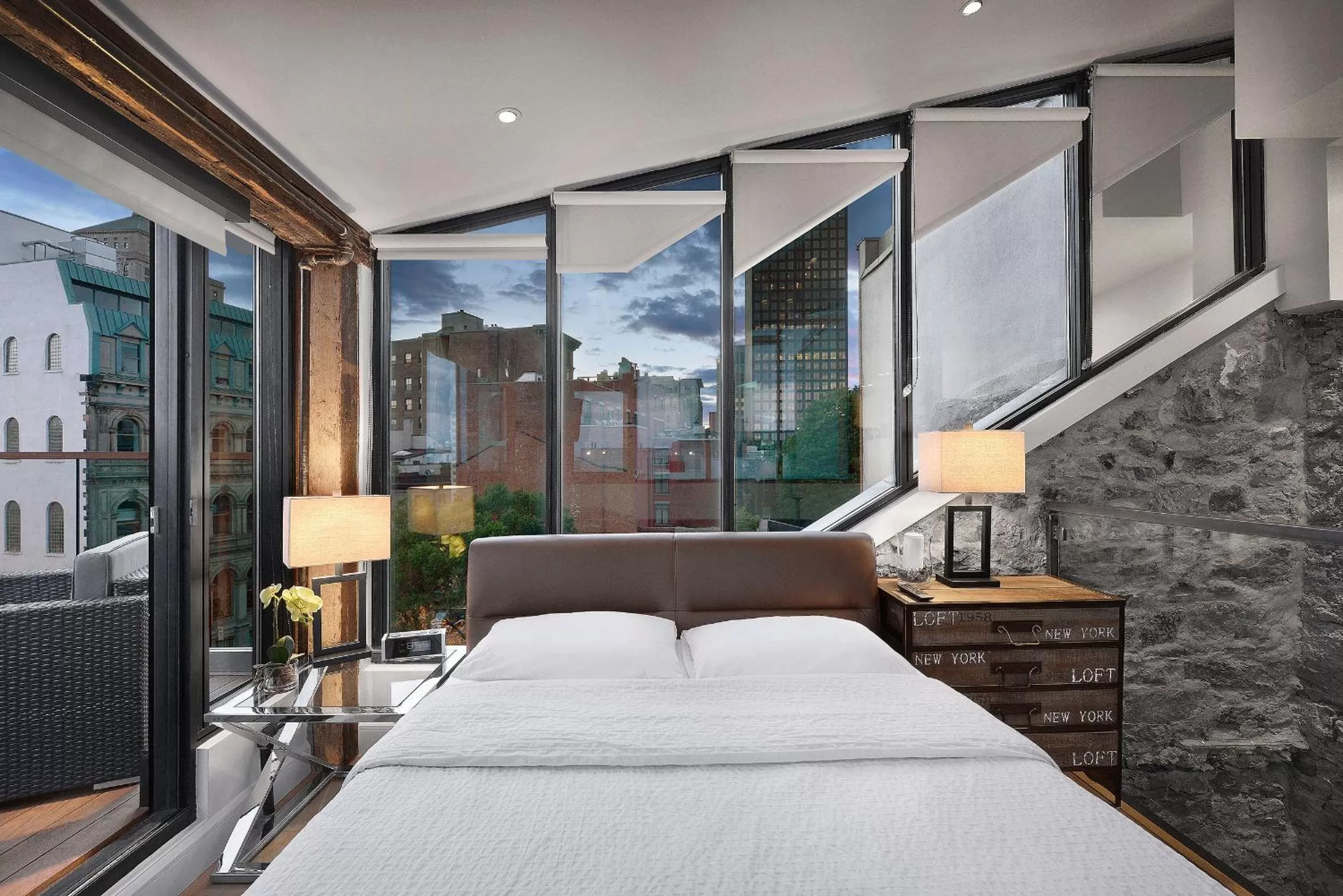 Bed in Hotel Épik Montréal