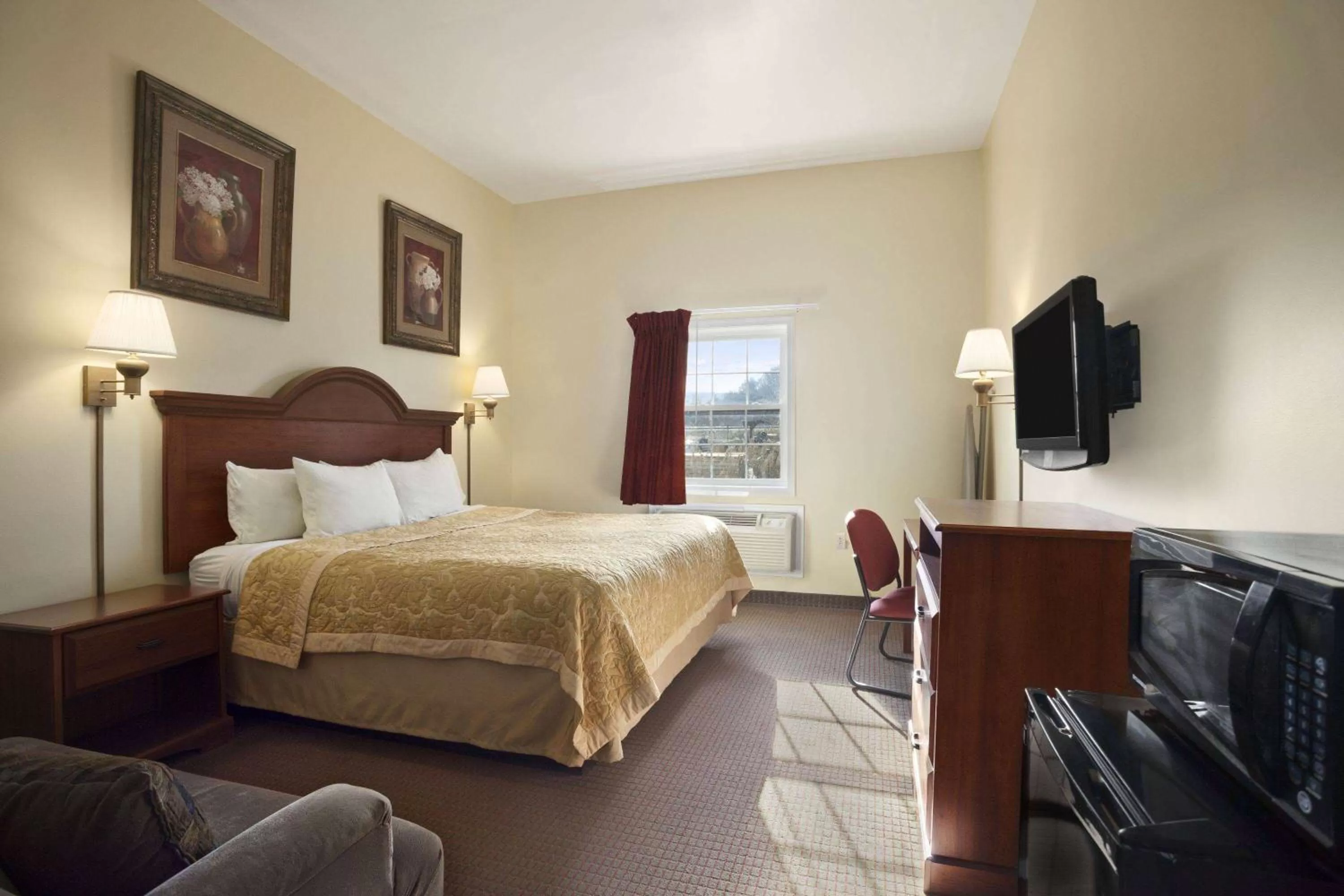 Photo of the whole room, Bed in Super 8 by Wyndham Mifflinville Near Bloomsburg