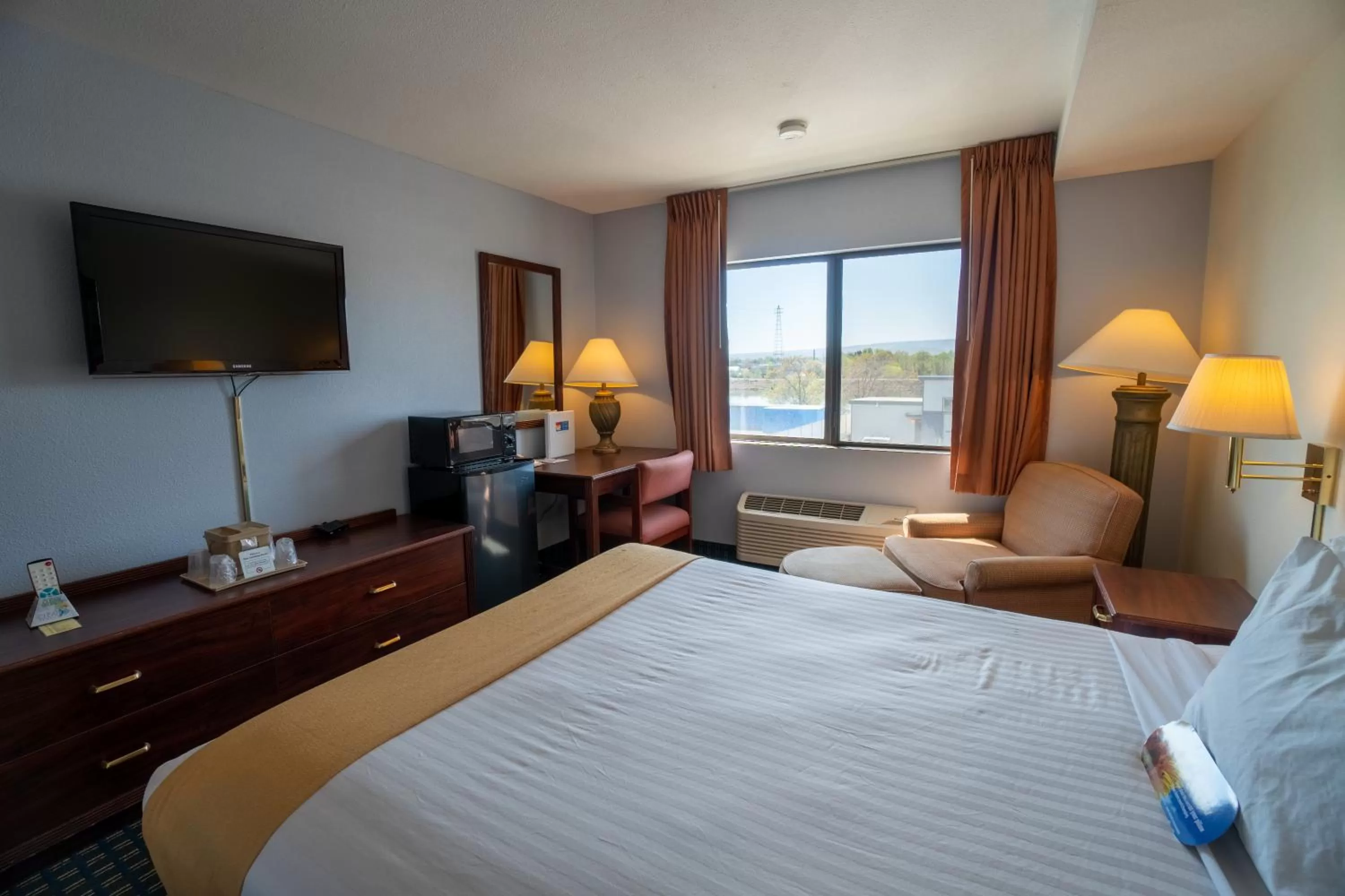 Bed in Clover Island Inn