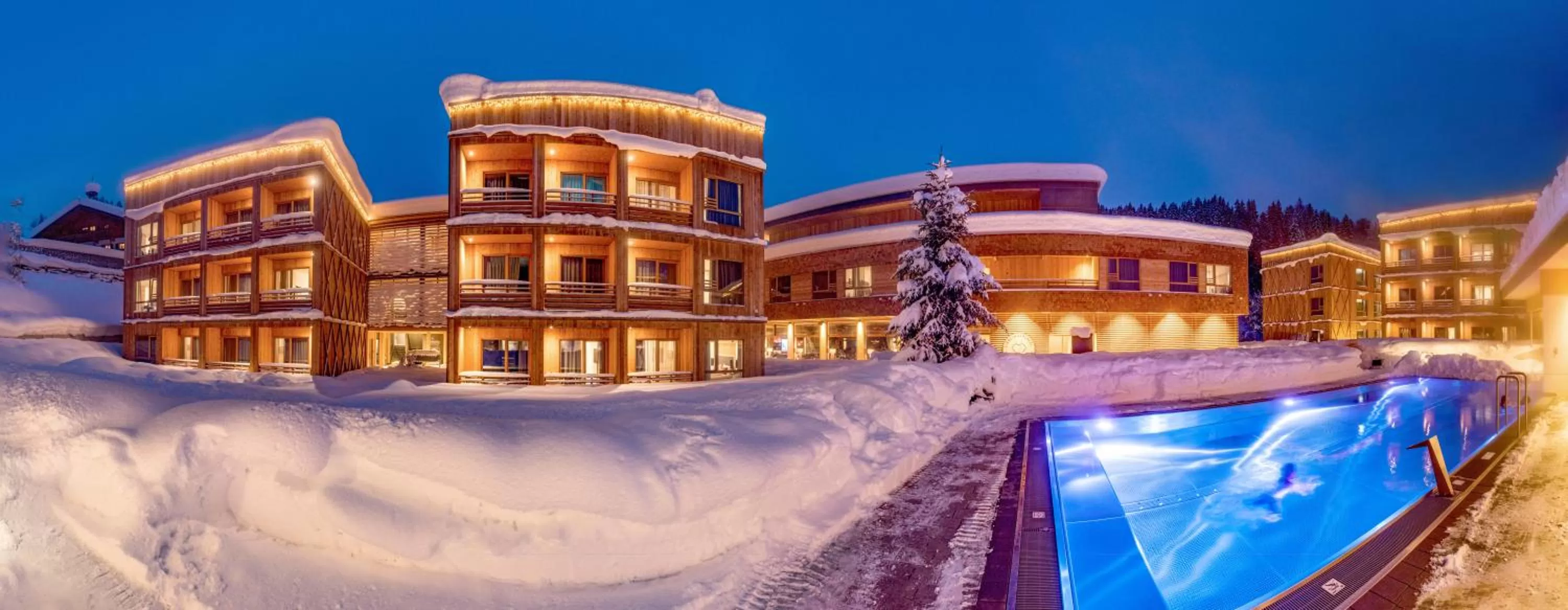 Swimming pool in Tirol Lodge