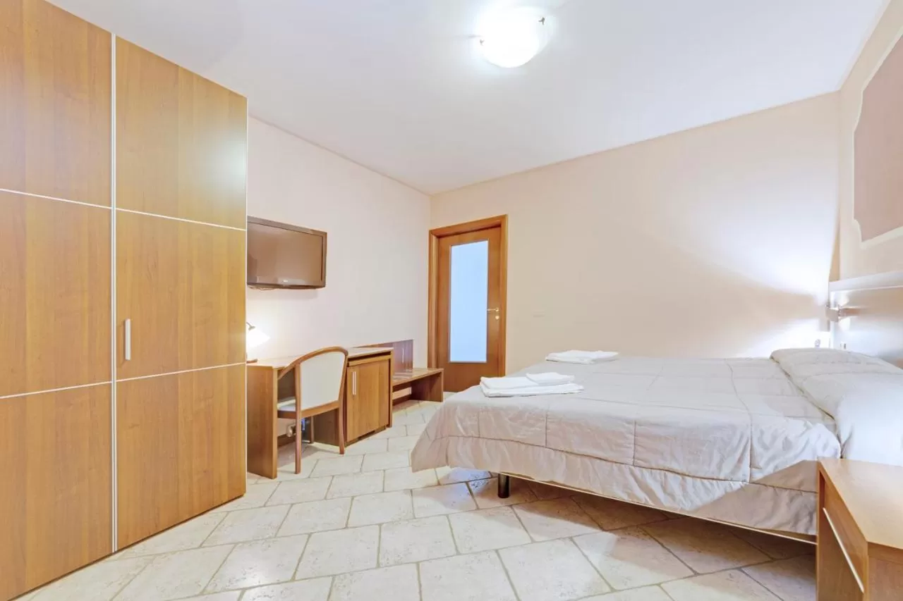 Bed in Hotel Grotto Bagat