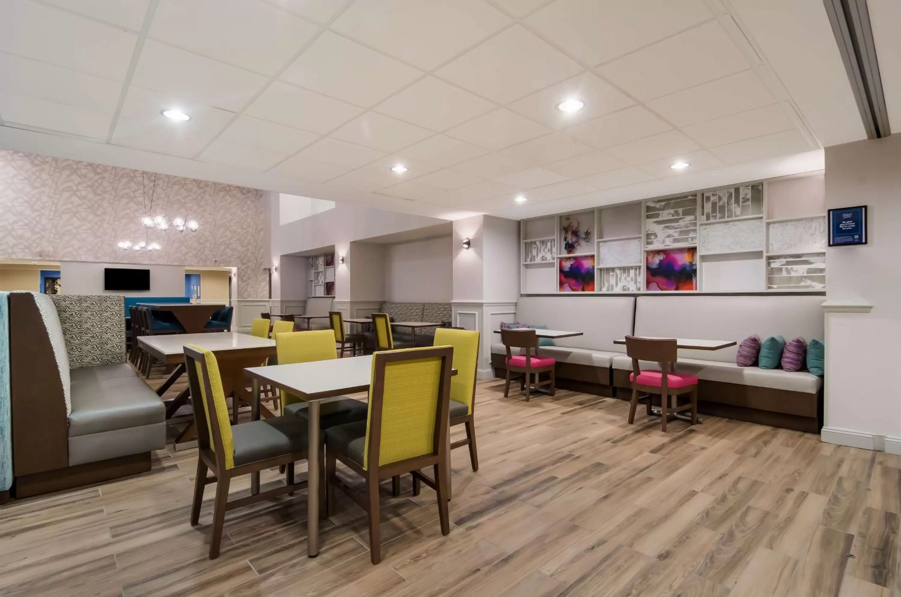 Breakfast in Hampton Inn Wilson Downtown