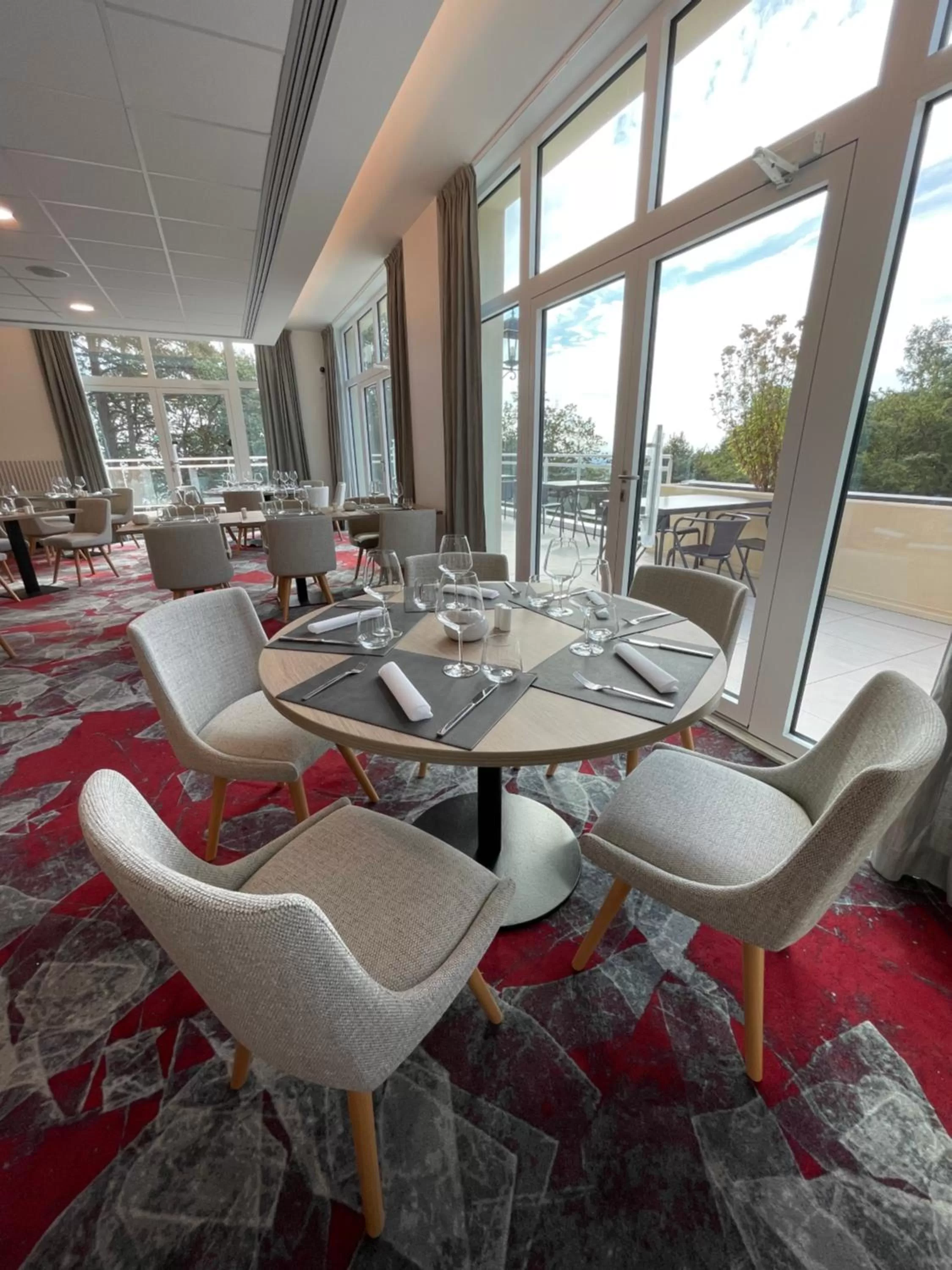 Dining area in Hotel SPA Husseren Collections - Proche Colmar - Eguisheim