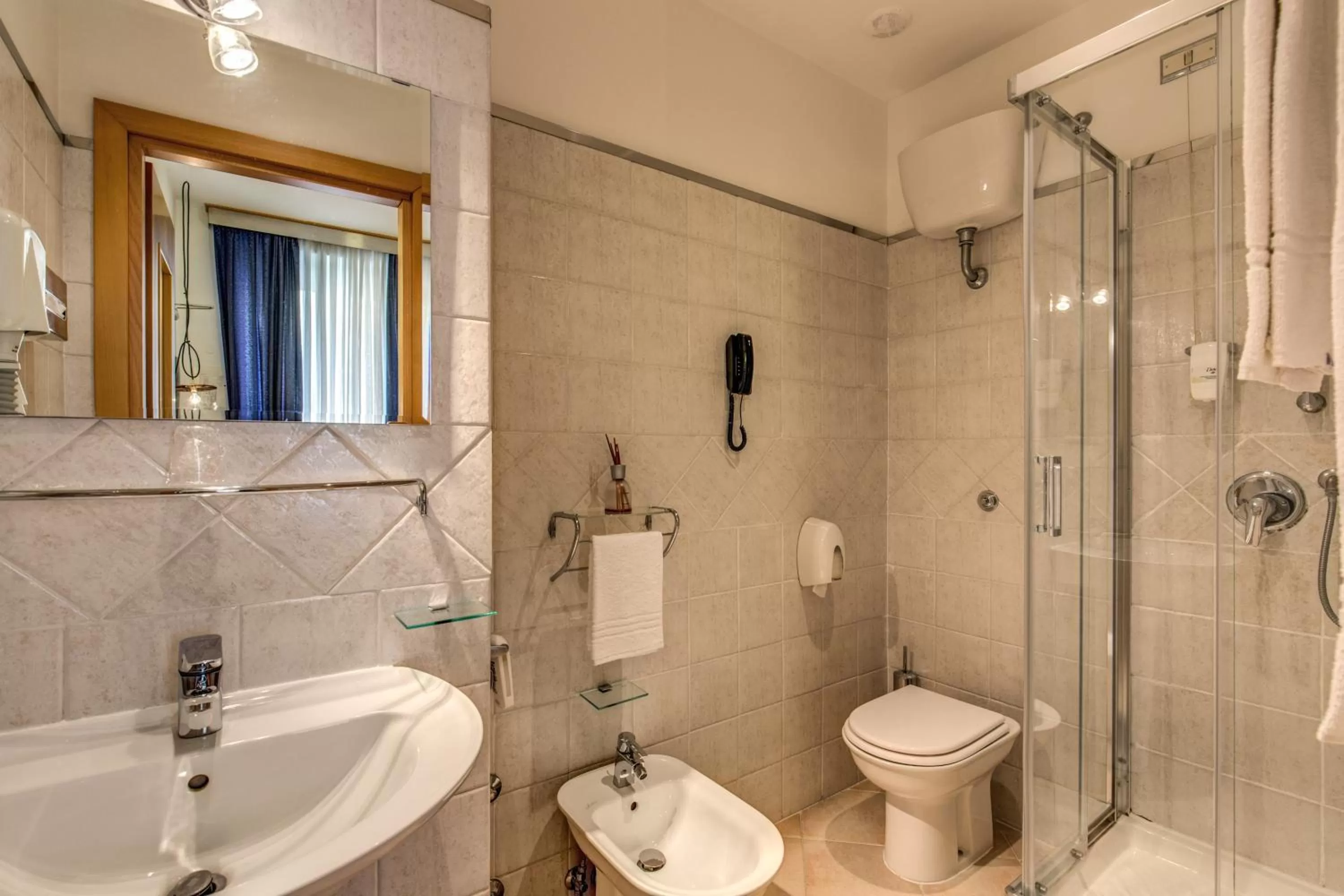 Bathroom in Hotel Franklin Feel The Sound