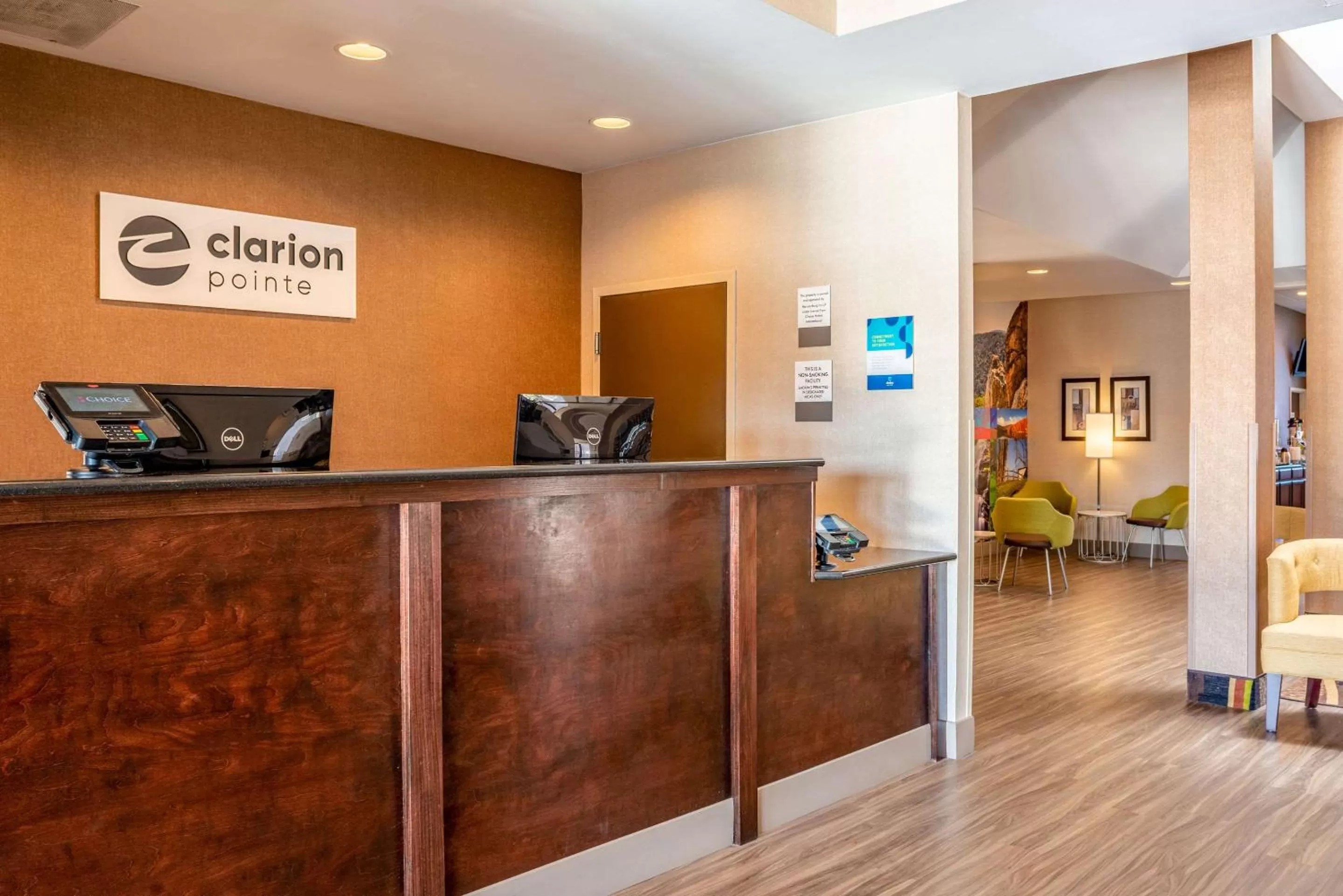 Lobby or reception in Clarion Pointe Harrisonburg