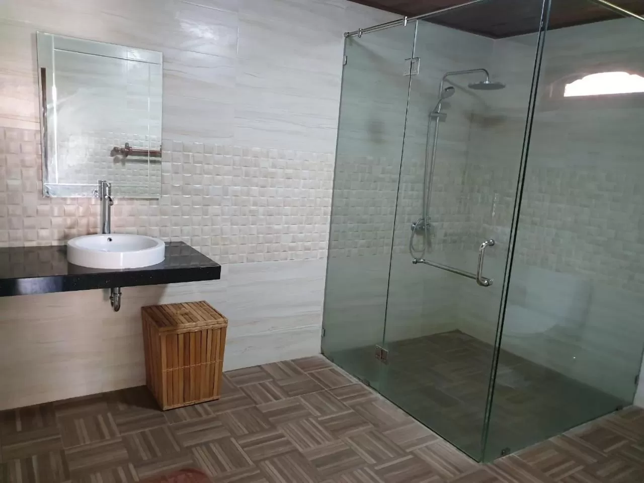 Bathroom in Kusnadi Hotel