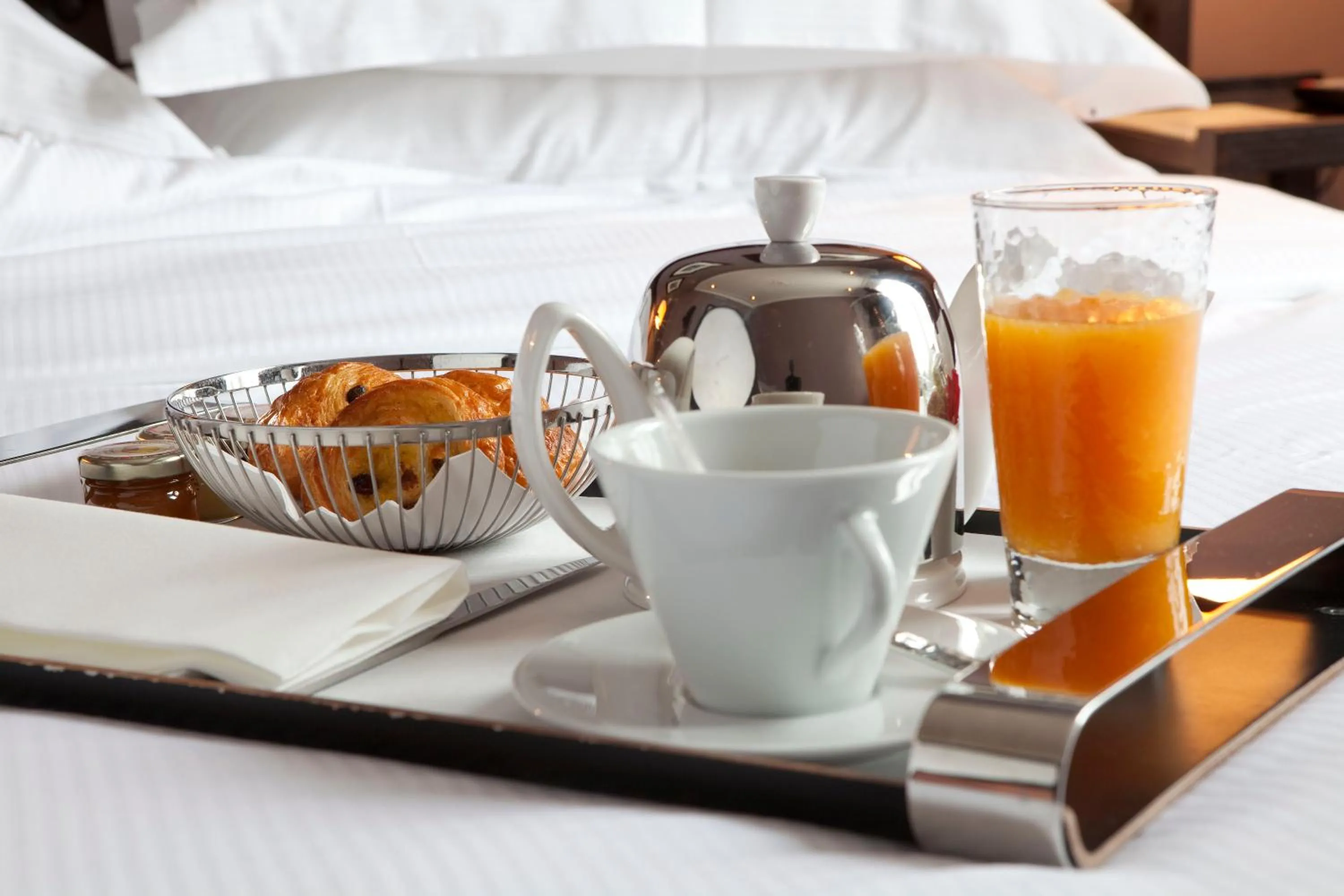 Continental breakfast, Bed in Hotel Duret Paris Champs Elysées