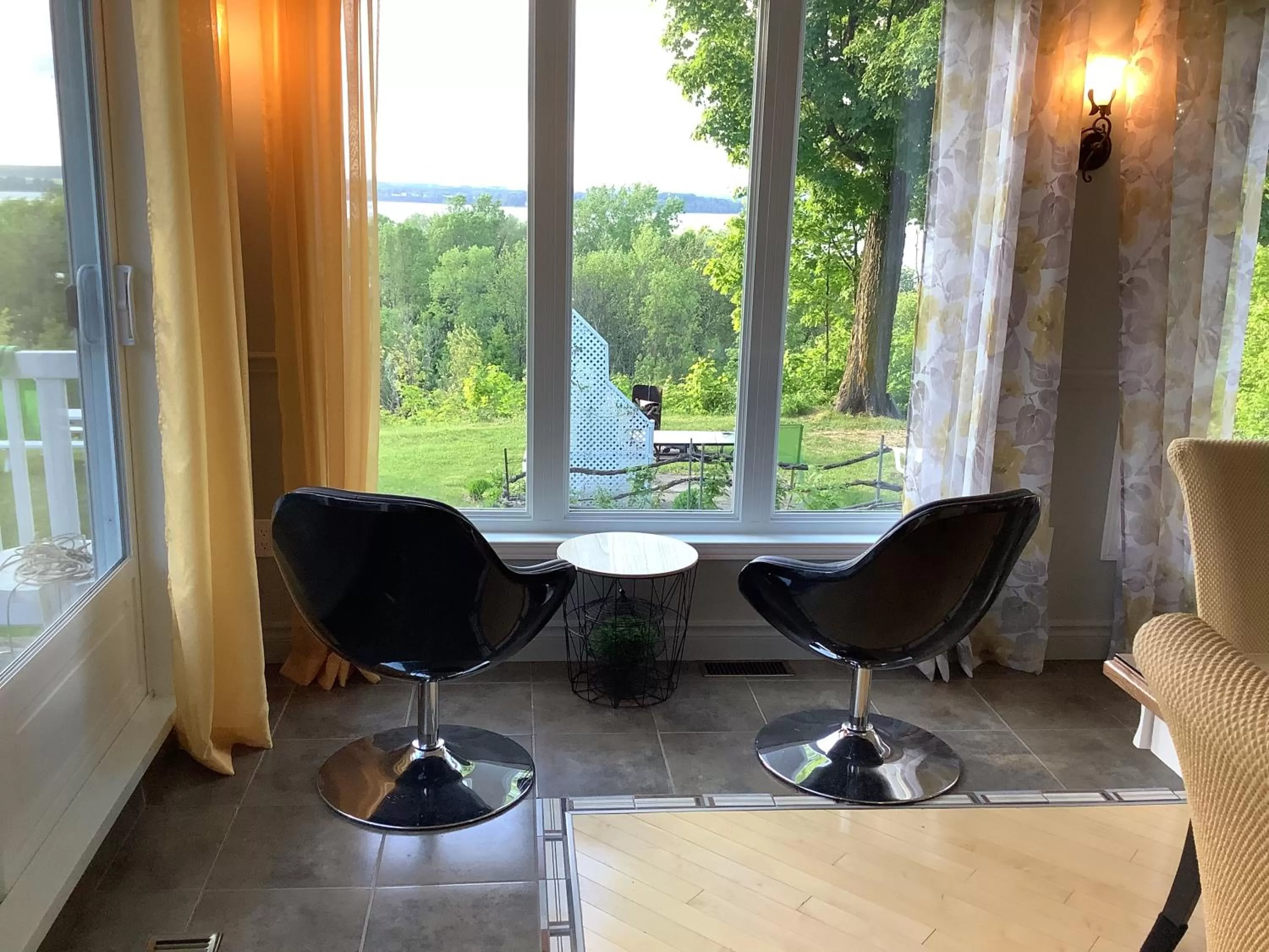 Seating Area in Les saisons du fleuve