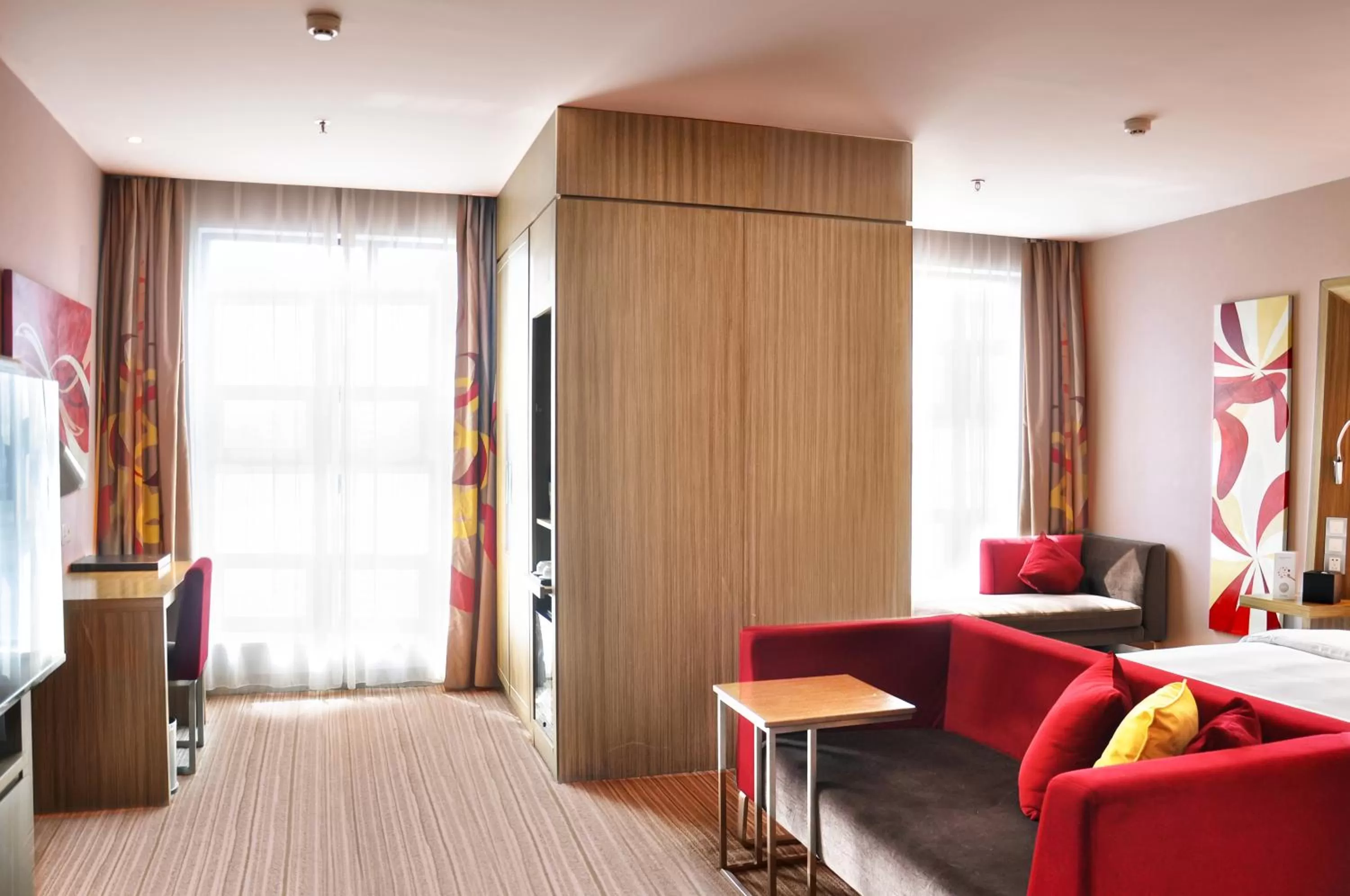 Seating area, Bed in Novotel Guiyang Downtown