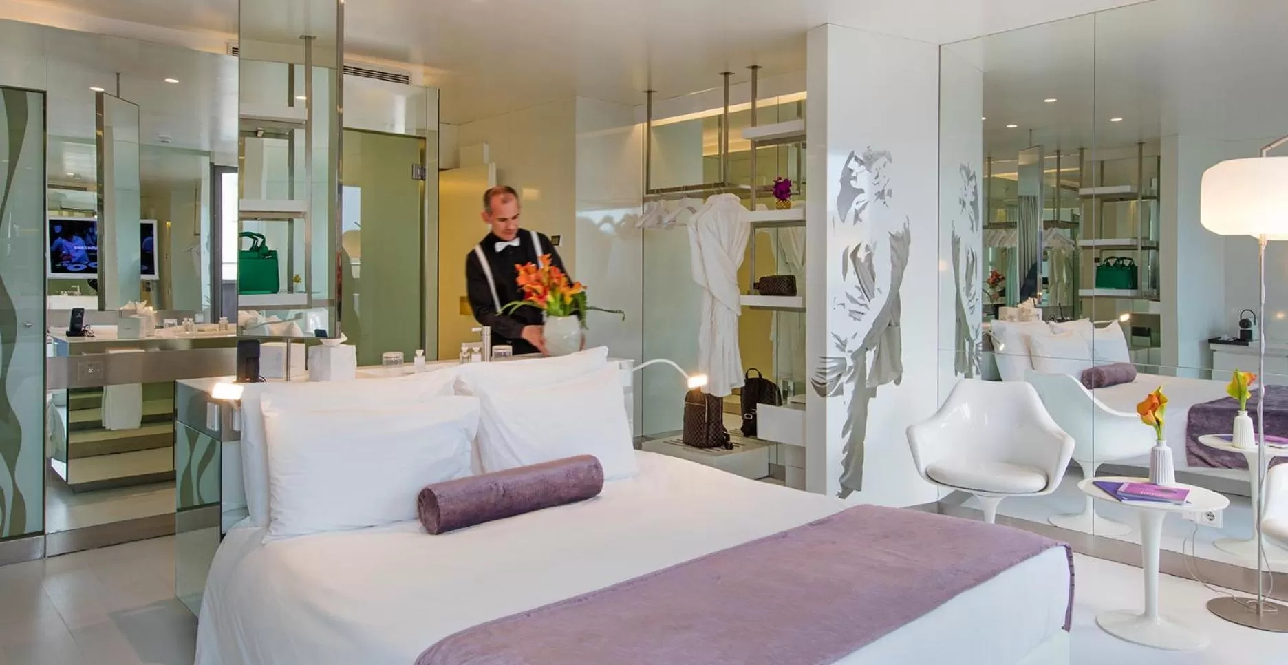 Bed in The Mirror Barcelona - Adults Only