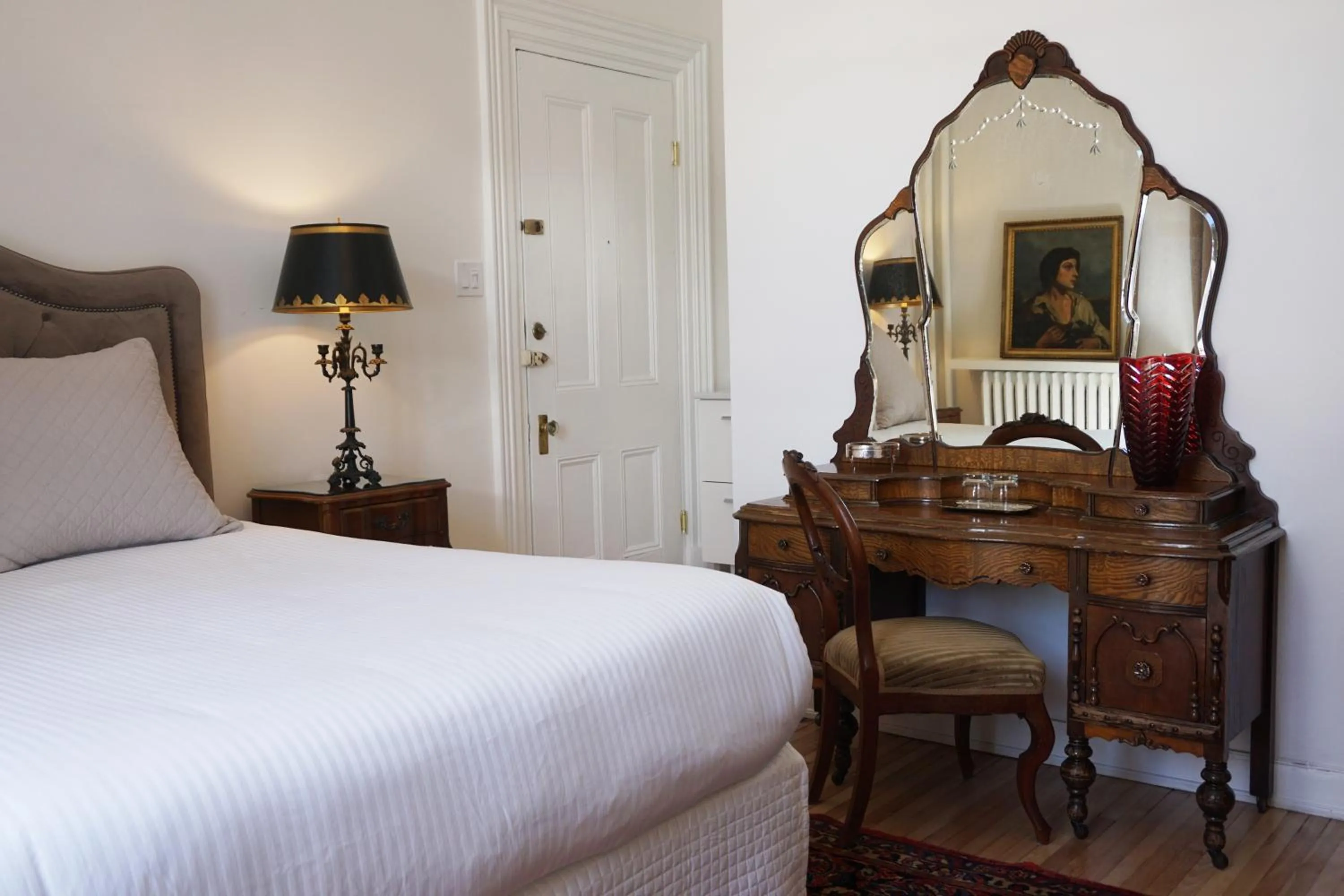 Decorative detail, Bed in Hôtel Marie-Rollet