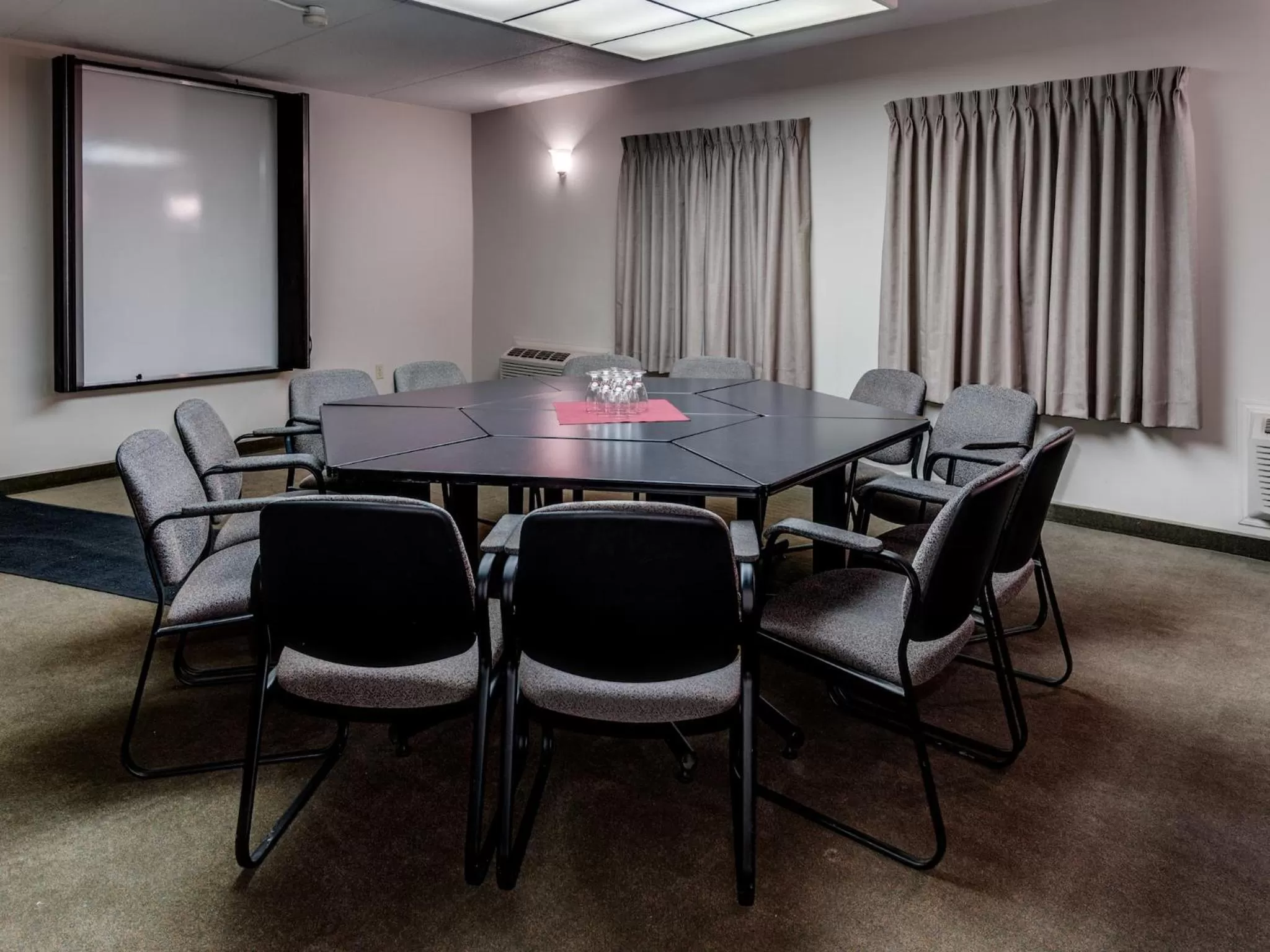 On site in Heritage Inn Hotel & Convention Centre - Brooks