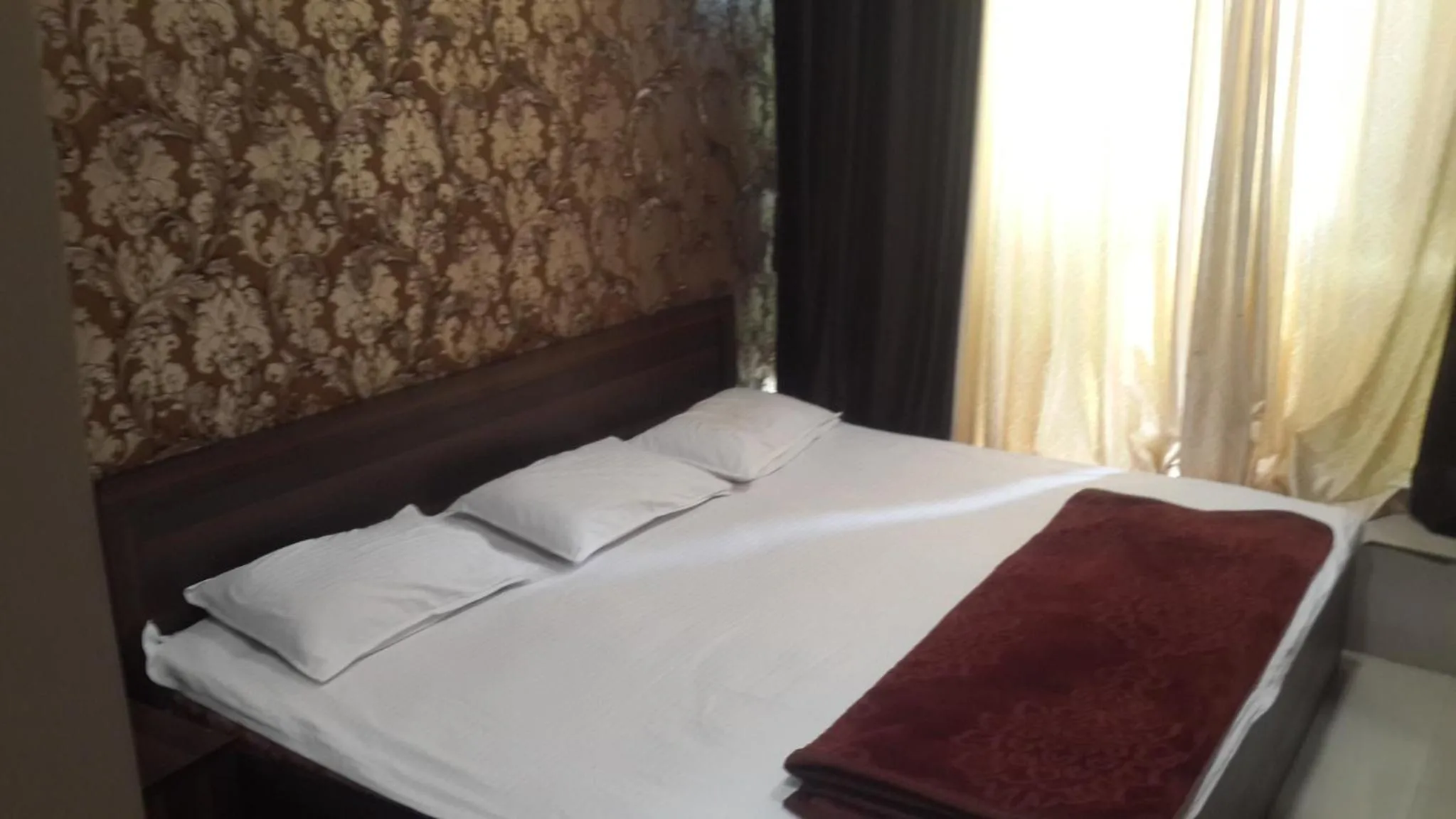 Bed in Hotel Holiday Era Opposite Railway Station