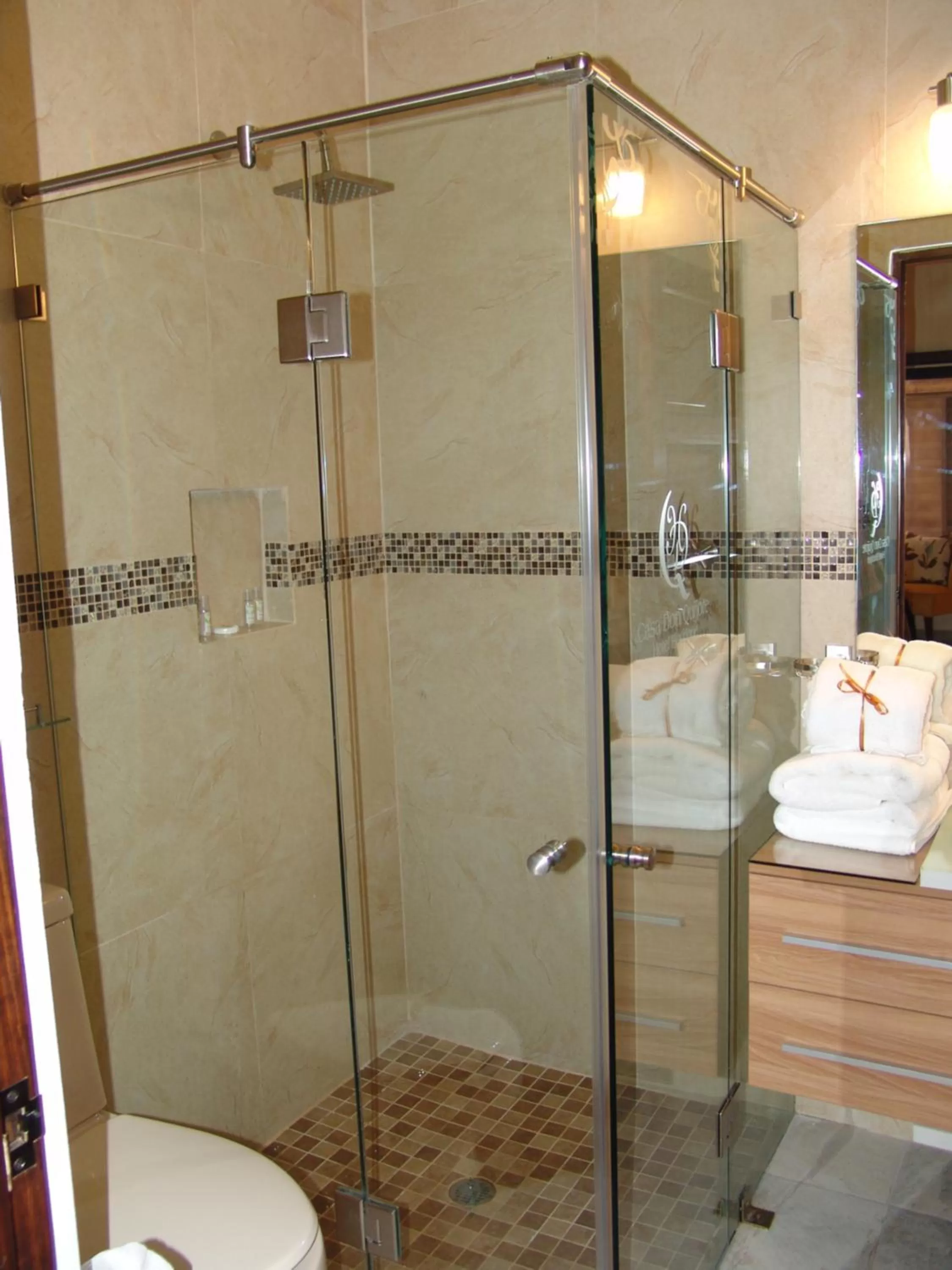 Shower in Hotel Casa Don Quijote
