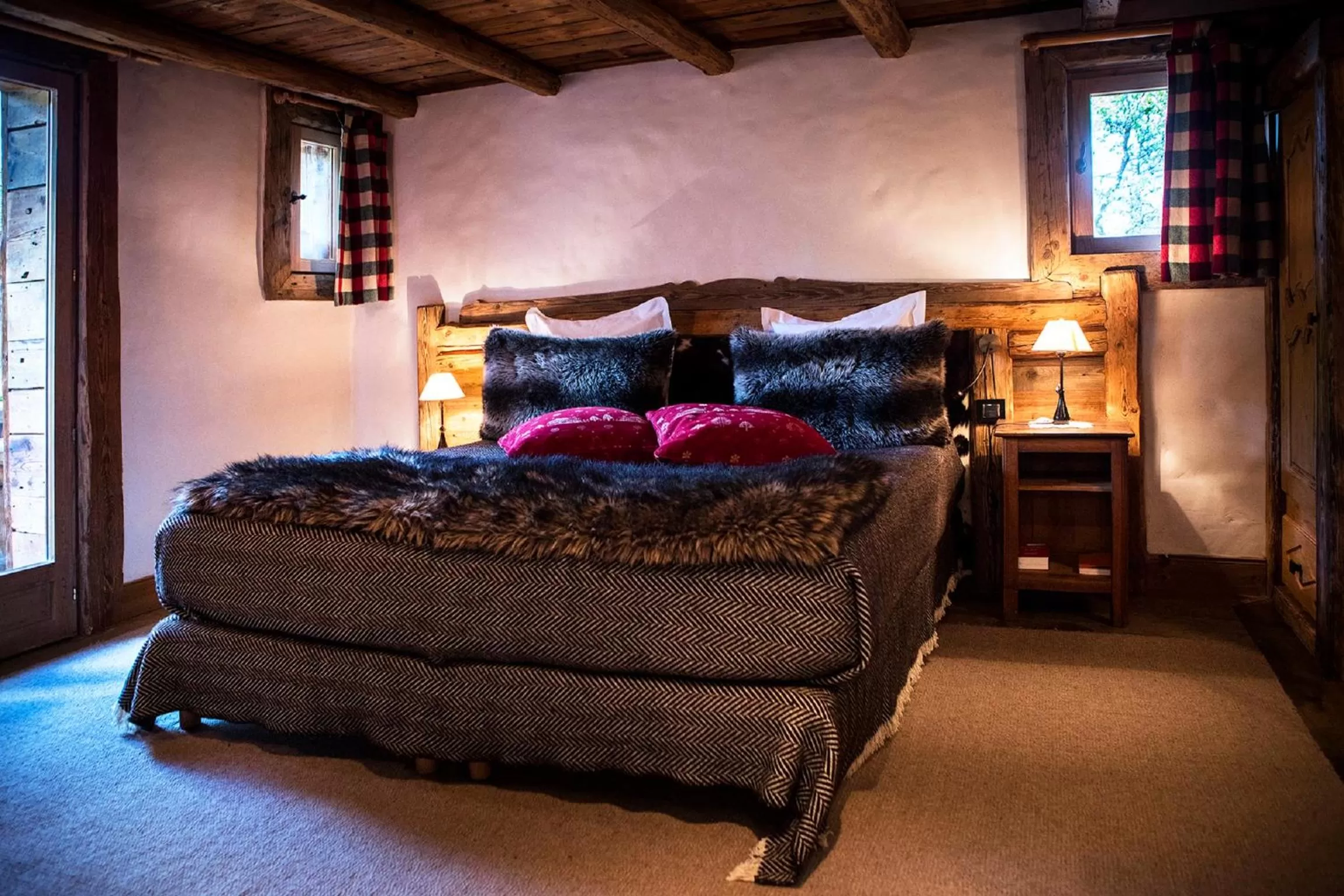 Bedroom, Bed in La Bouitte - Hôtel Relais & Châteaux
