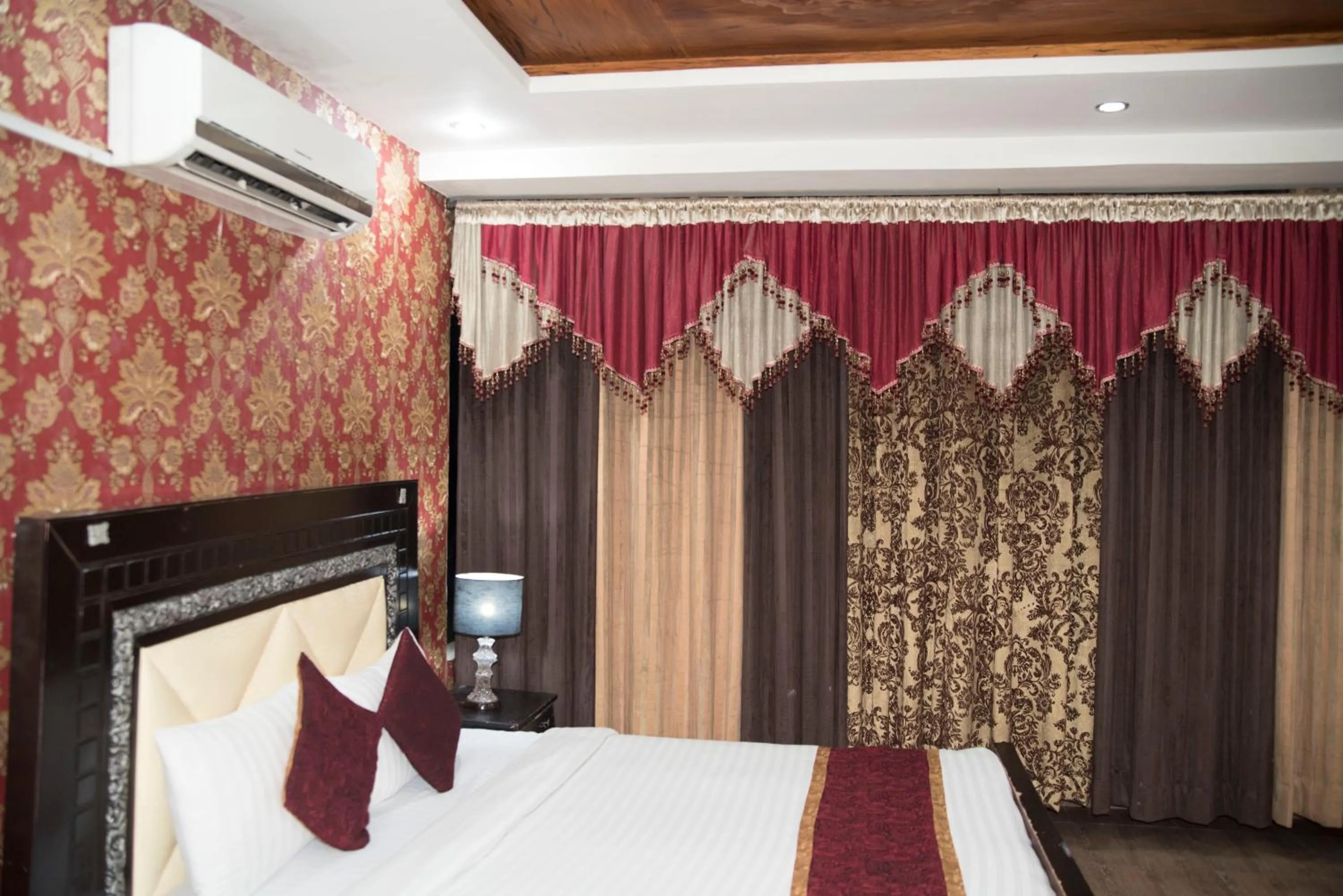 Bedroom in Premier Inn Davis Road Lahore