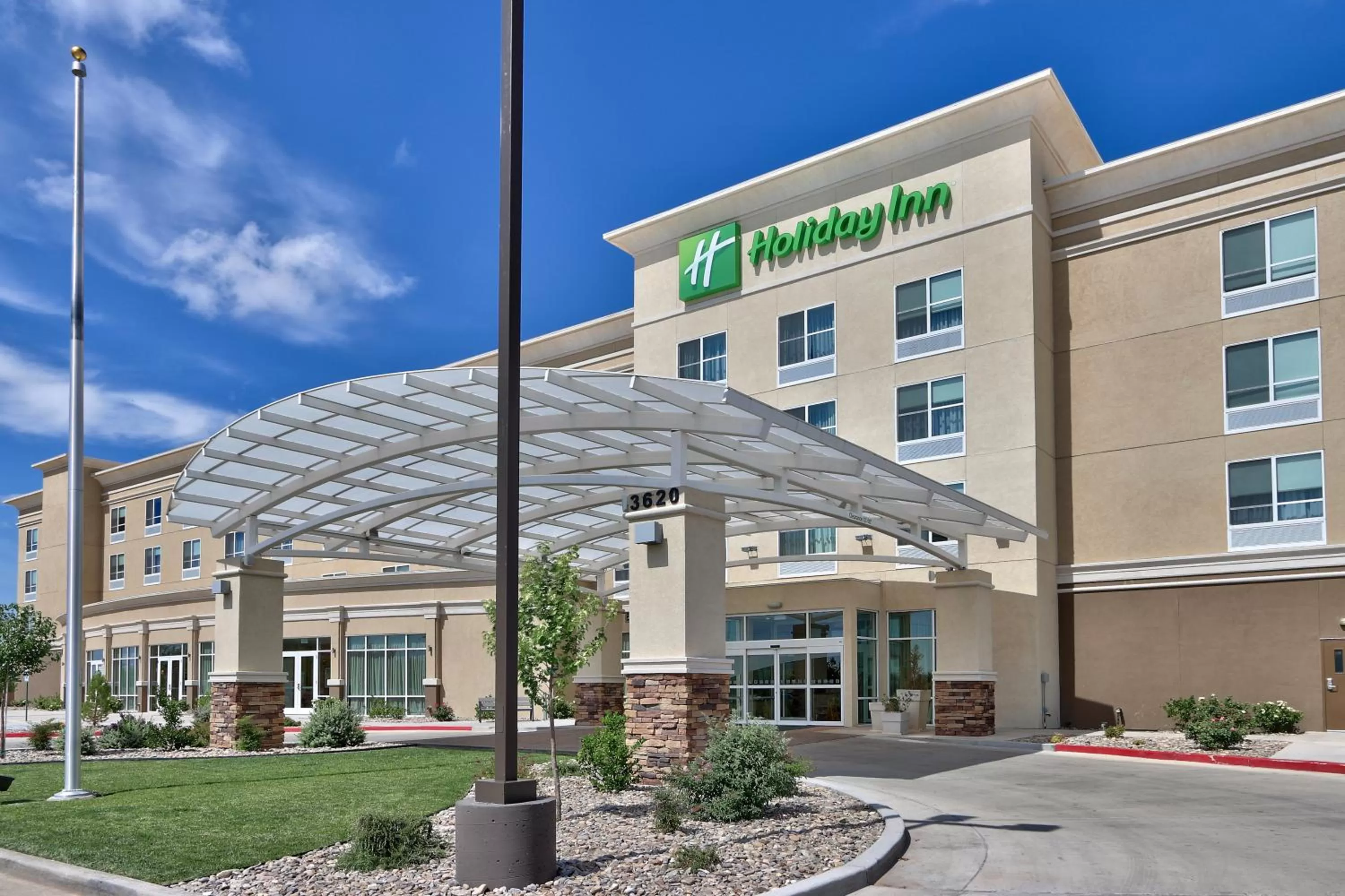 Property building in Holiday Inn Roswell by IHG