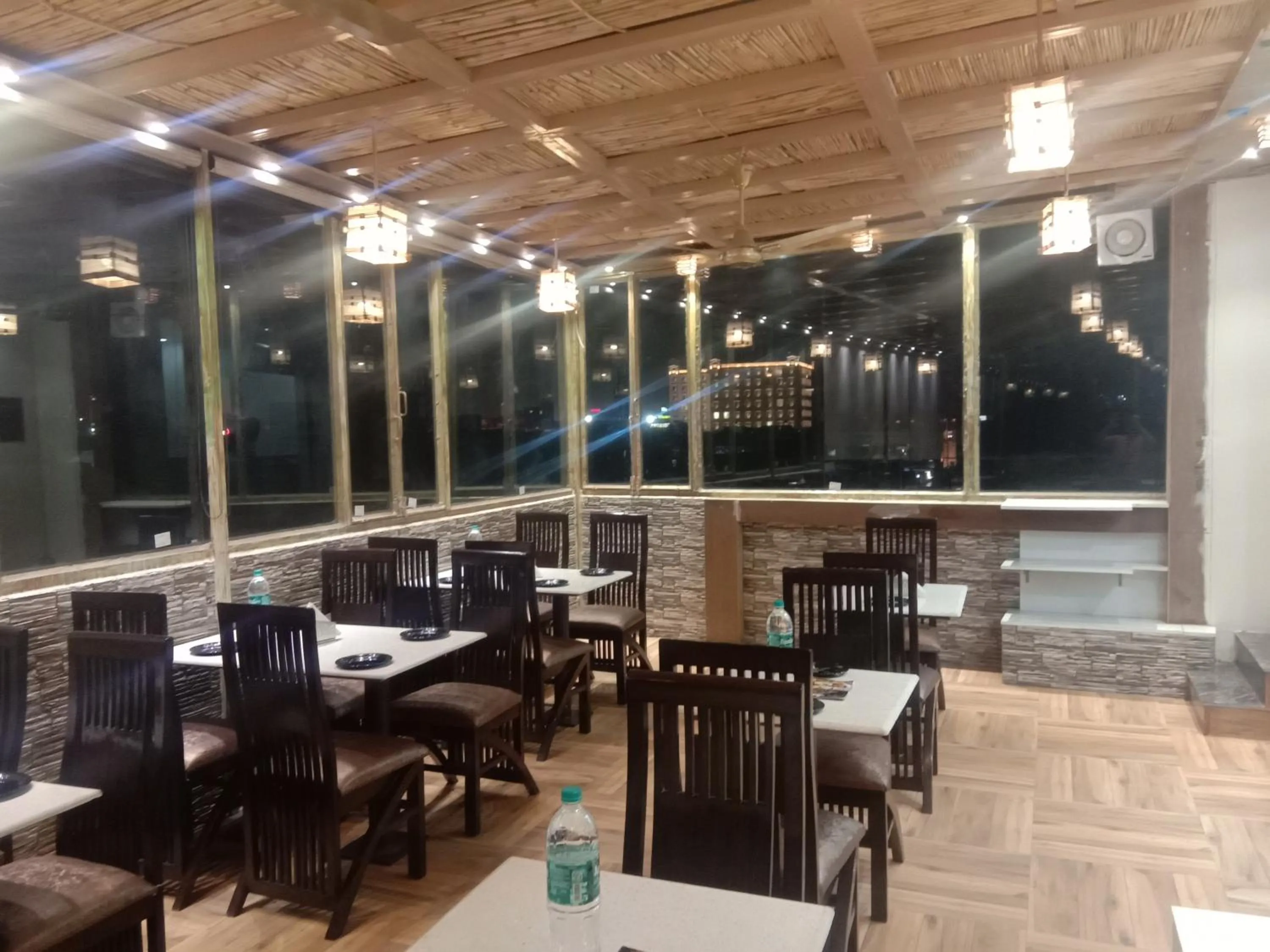 Restaurant/places to eat in Hotel Shivaay Grand