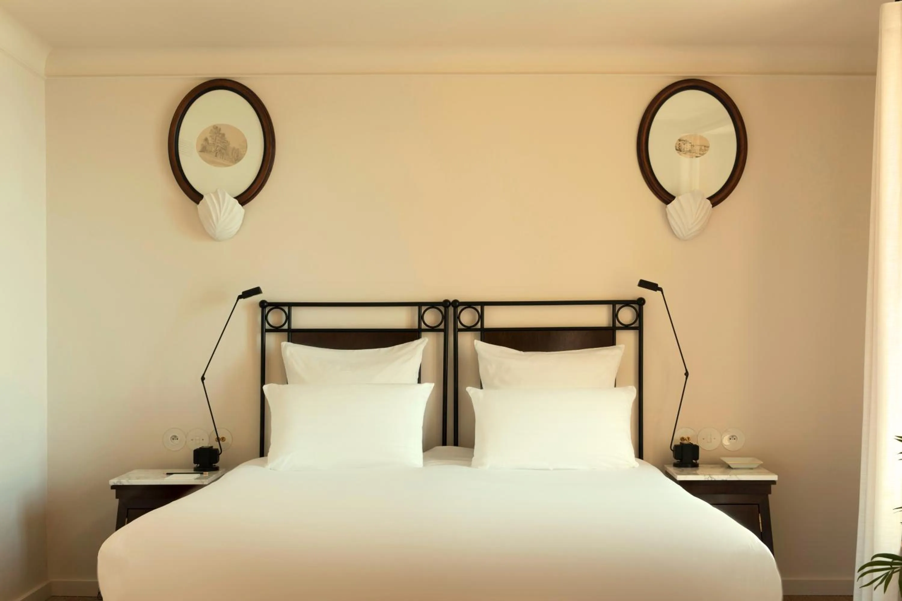 Bed in Hotel la Ponche