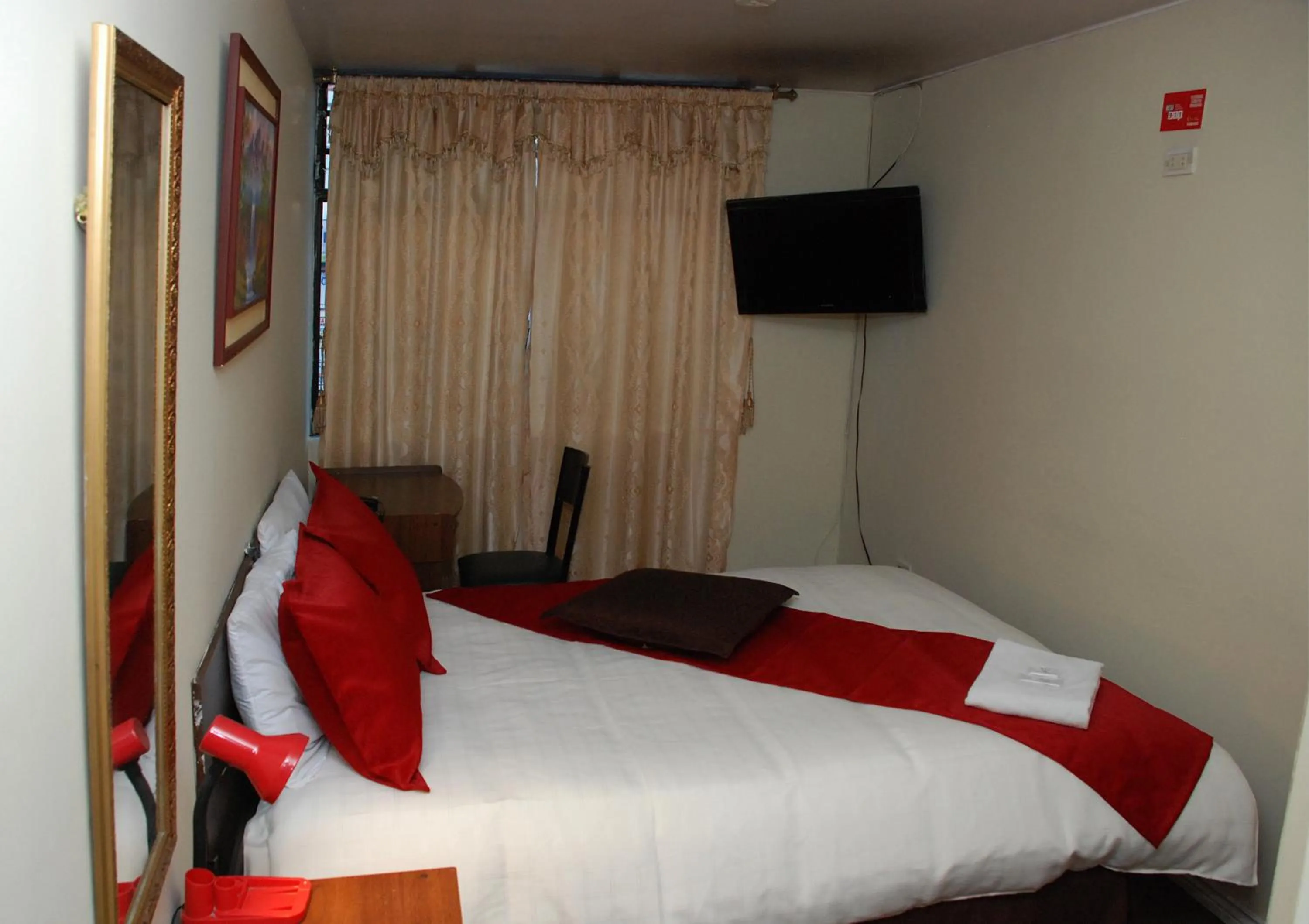 Bed in Hotel Bonaventure