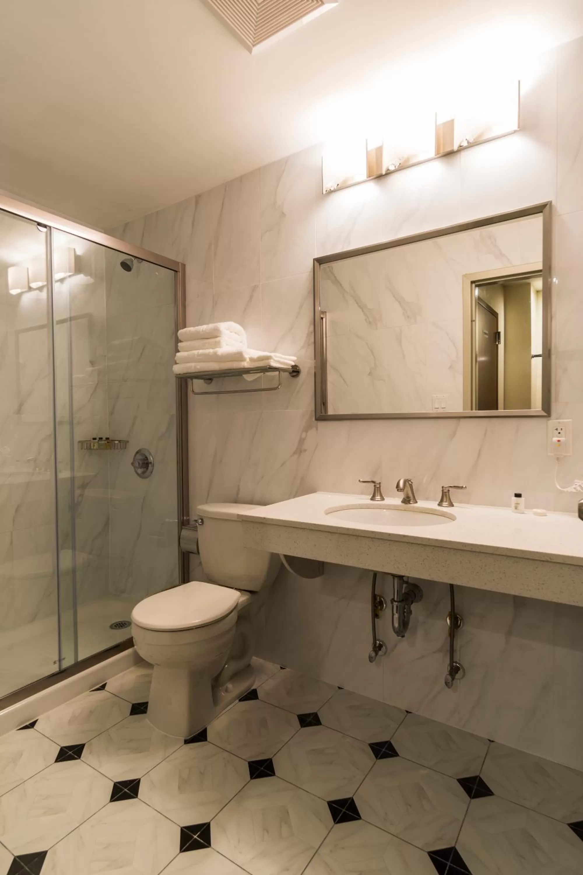 Shower in John Hotel