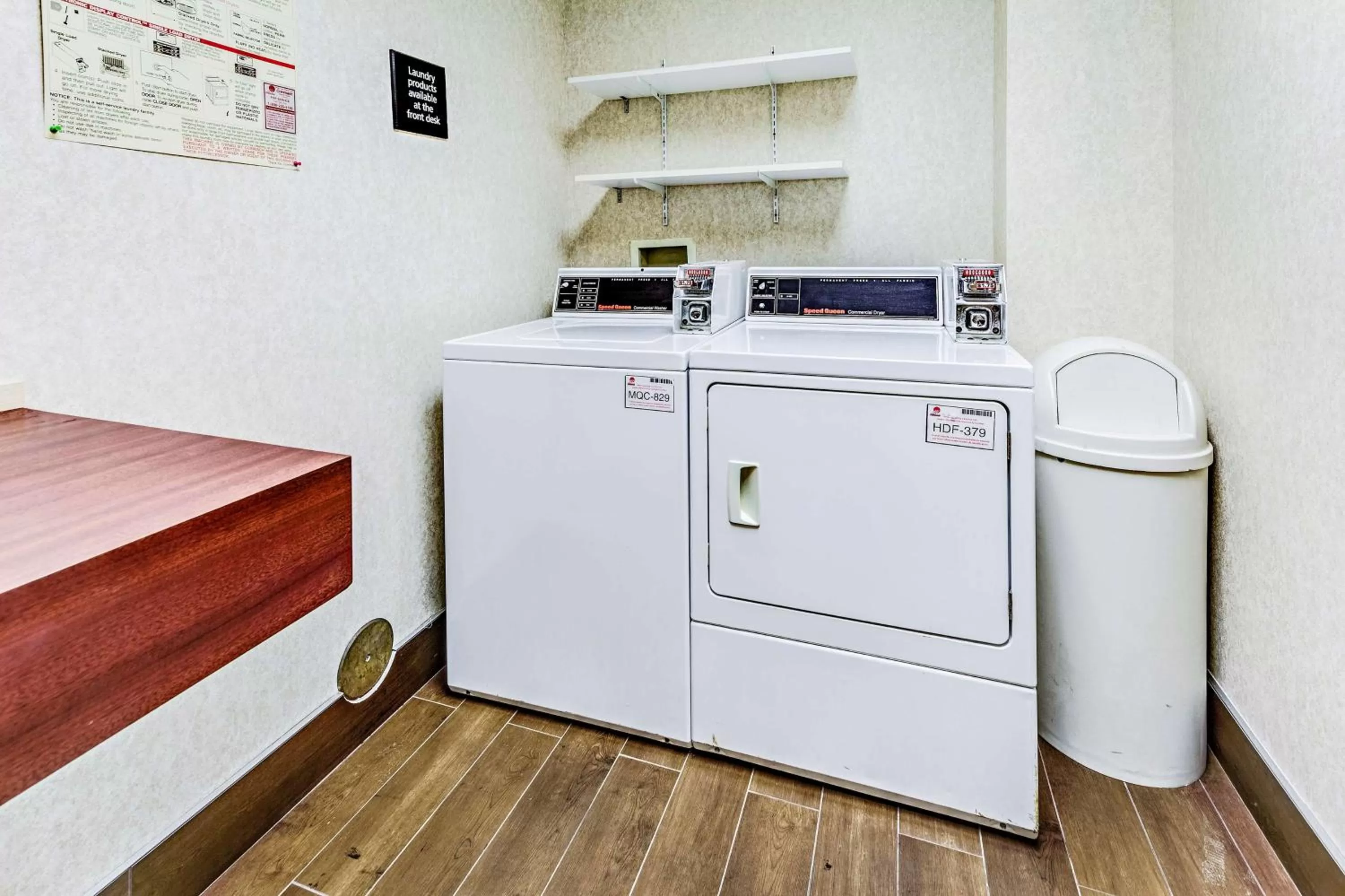 Property building, Bed in Hampton Inn Columbus I-70E/Hamilton Road