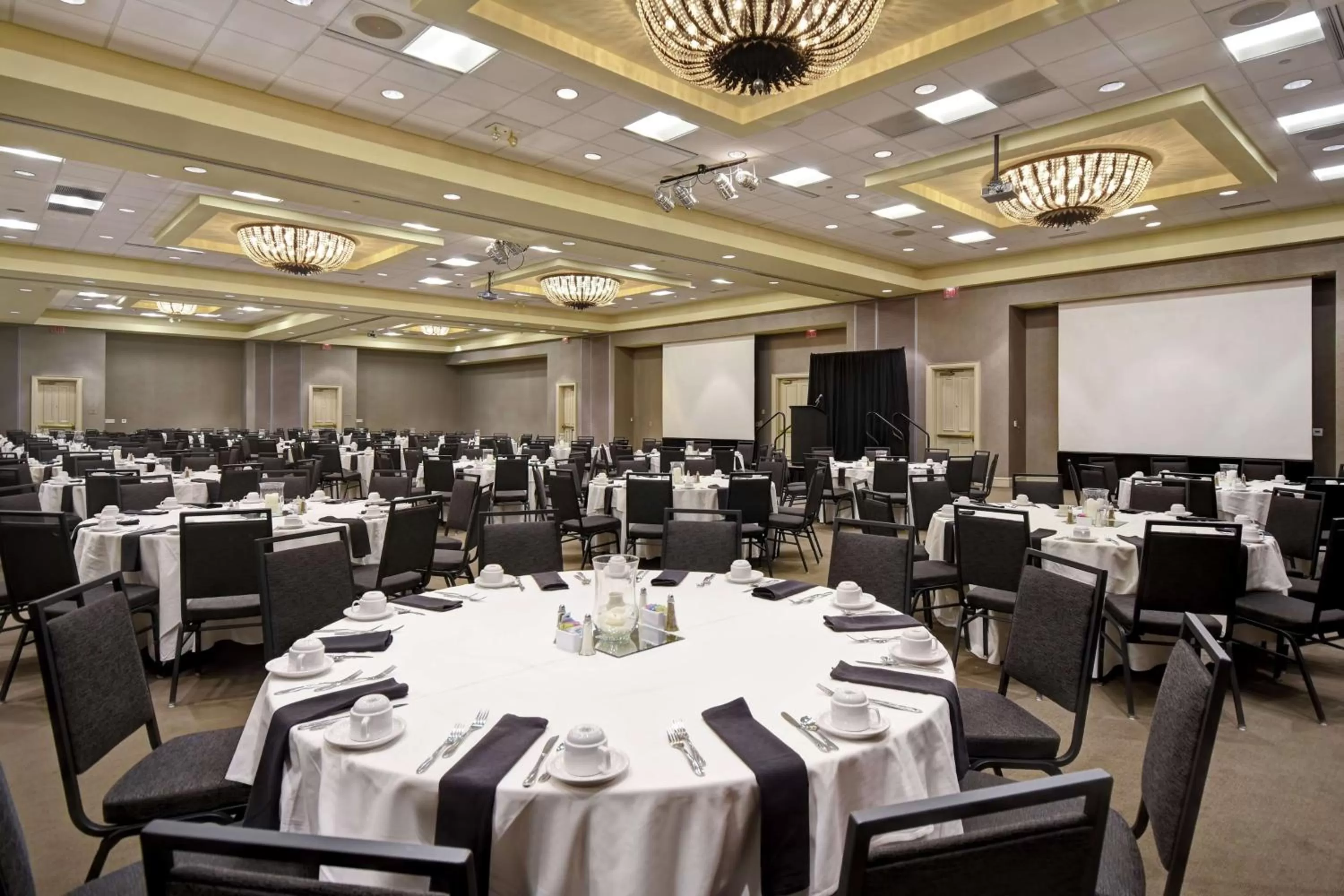 Meeting/conference room in Embassy Suites Montgomery - Hotel & Conference Center