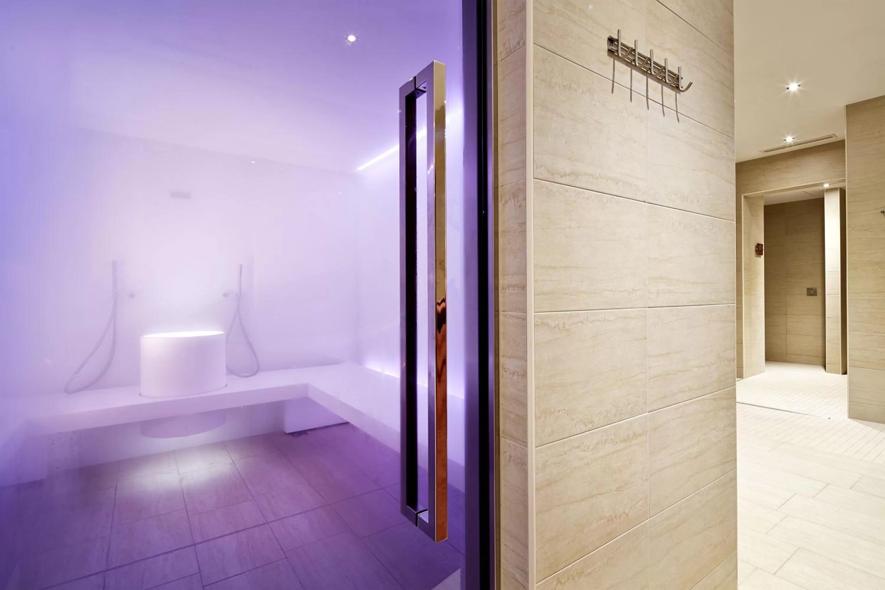 Spa and wellness centre/facilities, Bed in Das Alpenhaus Kaprun