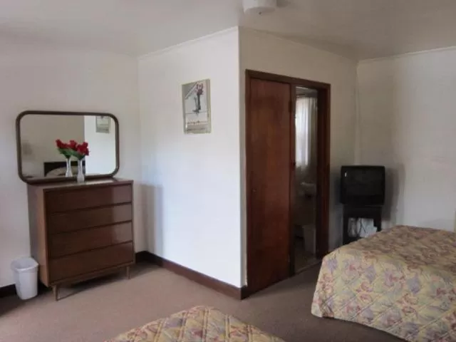 TV/Entertainment Center in Cadet Motel