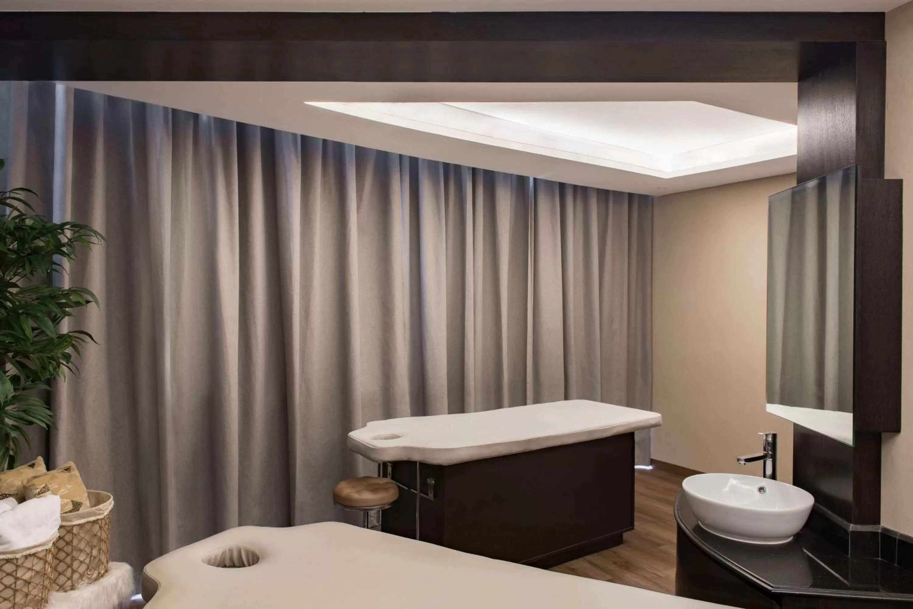 Massage in Radisson Blu Hotel, Dubai Canal View