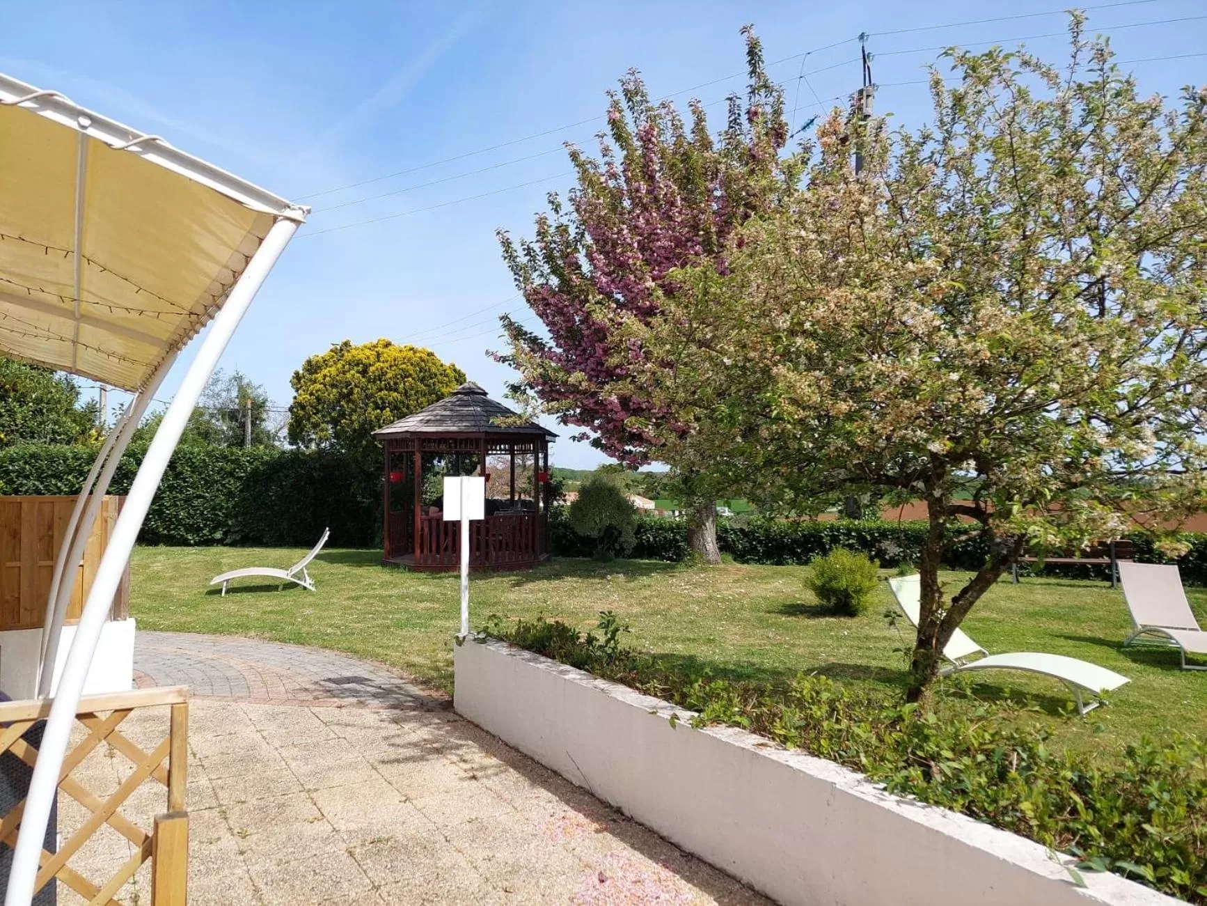 Garden in Le Mareuillais Hotel-Restaurant