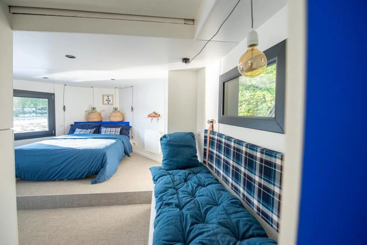 Superior Cabin on Boat in La Rivière House - Péniche Carpe Diem