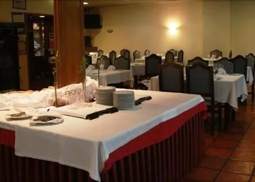 Restaurant/places to eat in Hotel Dighton