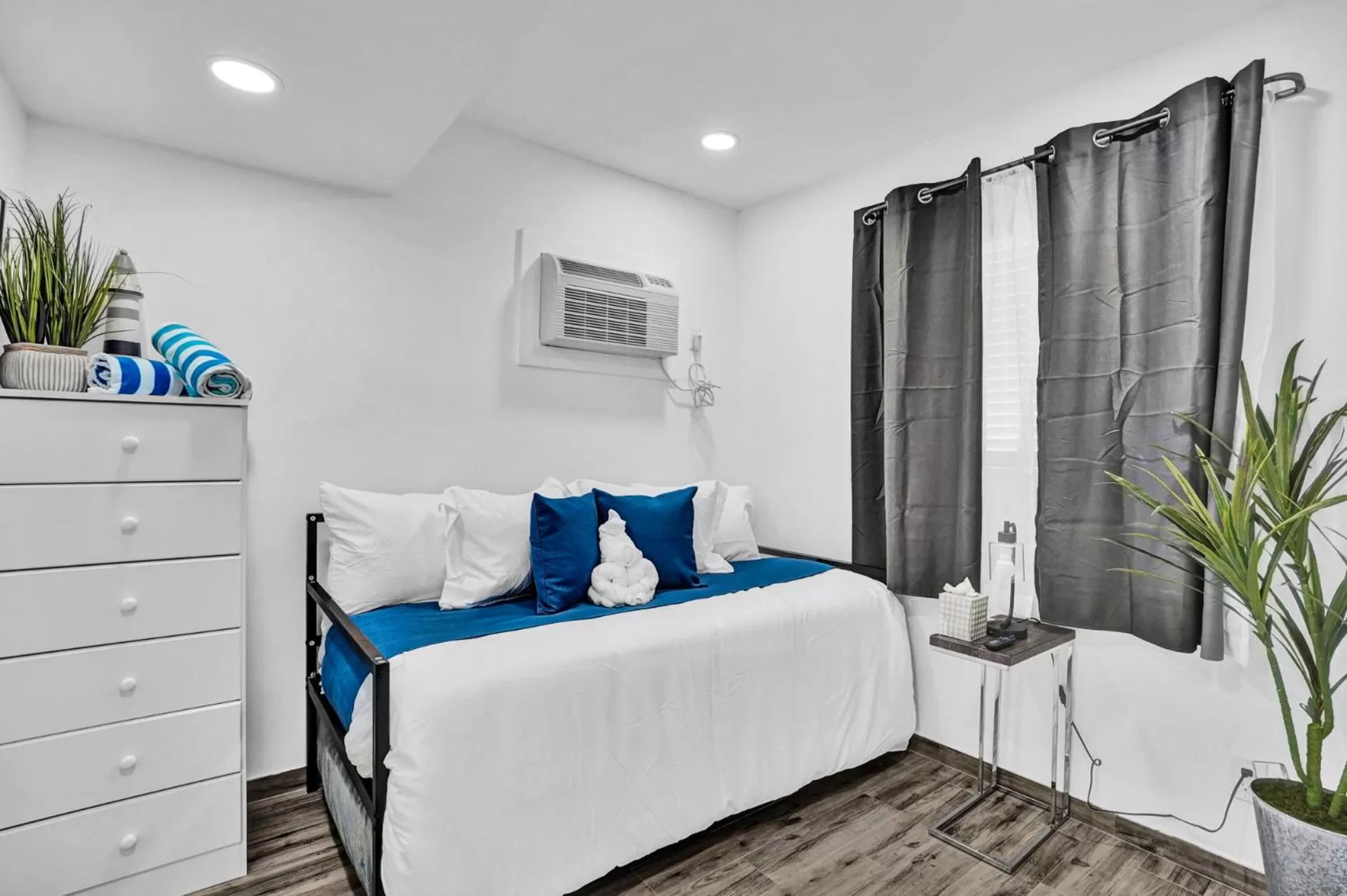 Other, Bed in Fillmore Suits