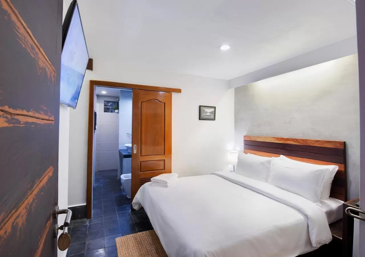 Bed in Maison Model d'Angkor